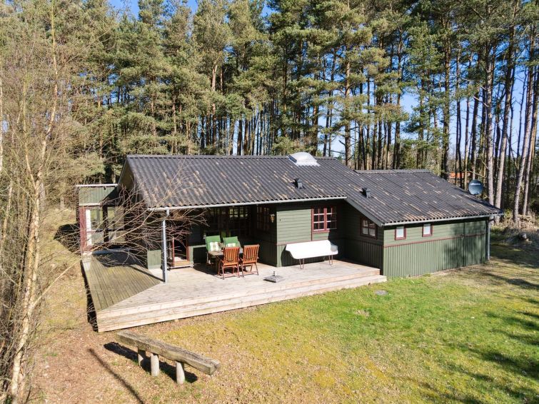 "Felicity" - 450m from the sea", 3-Zimmer-Haus 52 m2. Objekt geeignet für 6 Erwachsene. Wohnzimmer mit 2 Diwanbetten und TV. 1 Zimmer mit 1 Doppelbett. 1 Zimmer mit 2 Betten. 1 Zimmer mit 2 Diwanbett..