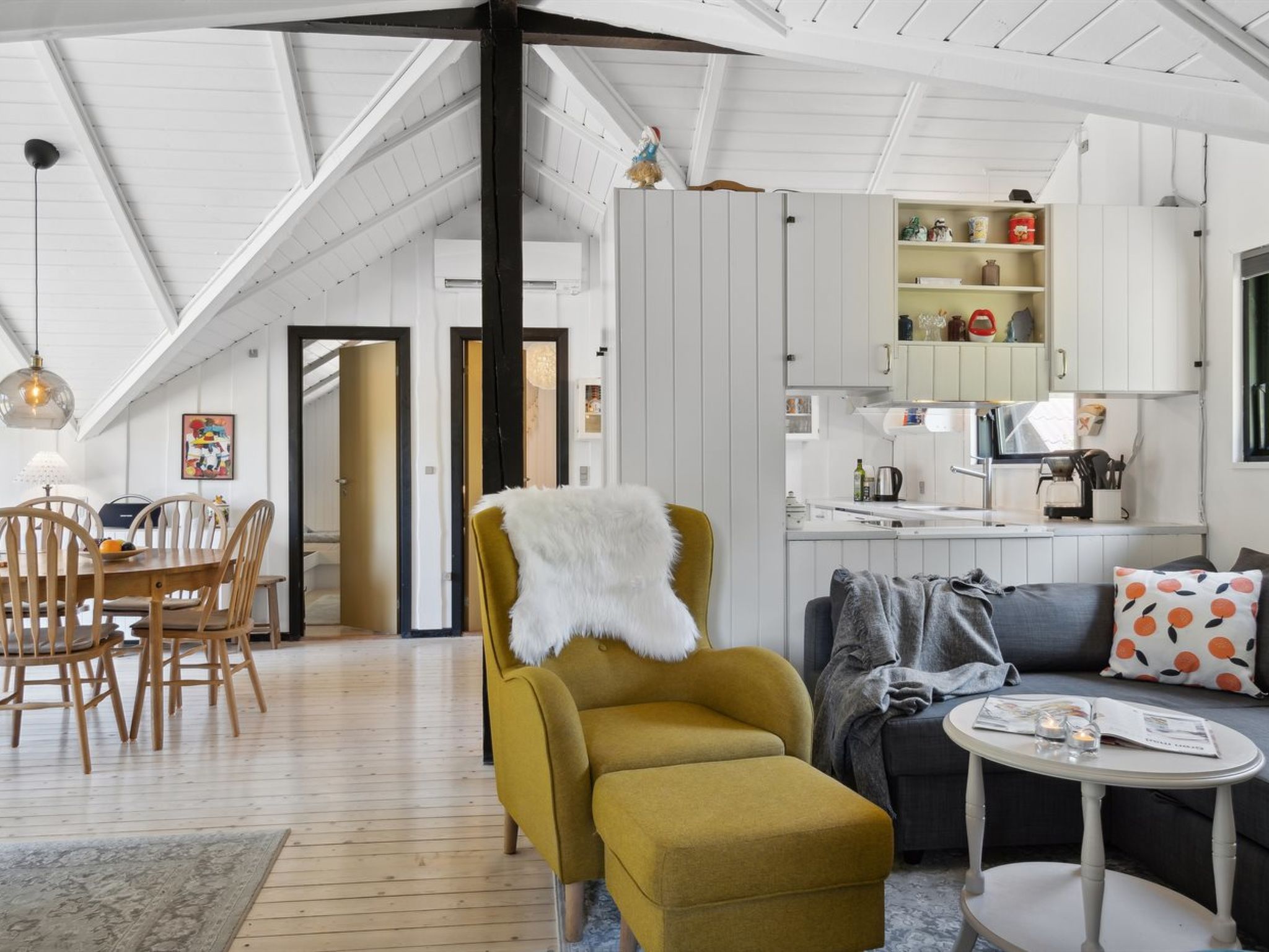 "Jahn" - 1.8km from the sea - Inside