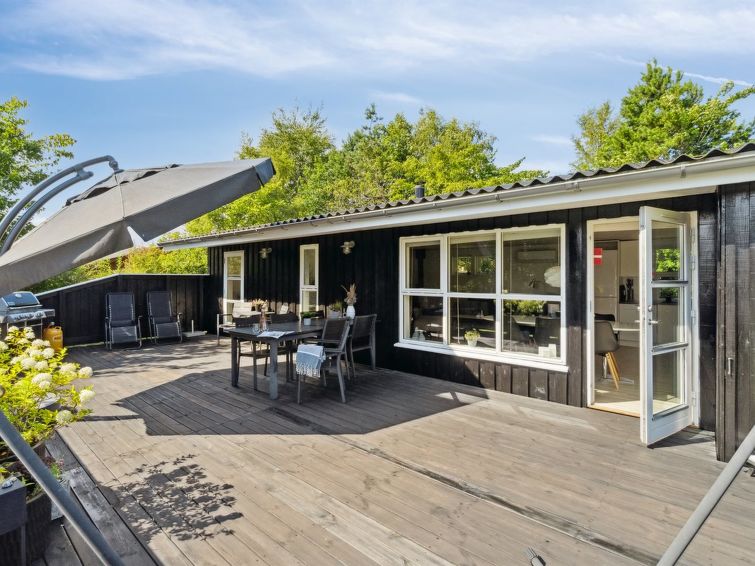 "Felippa" - from the sea", huis 3-kamers 72 m2. Het objekt is geschikt voor 6 volwassenen. 1 kamer met 1 2-pers bed. 1 kamer met 1 2-pers bed. 1 kamer met 1 2-pers divanbed. Keuken (oven, afwasmachine..