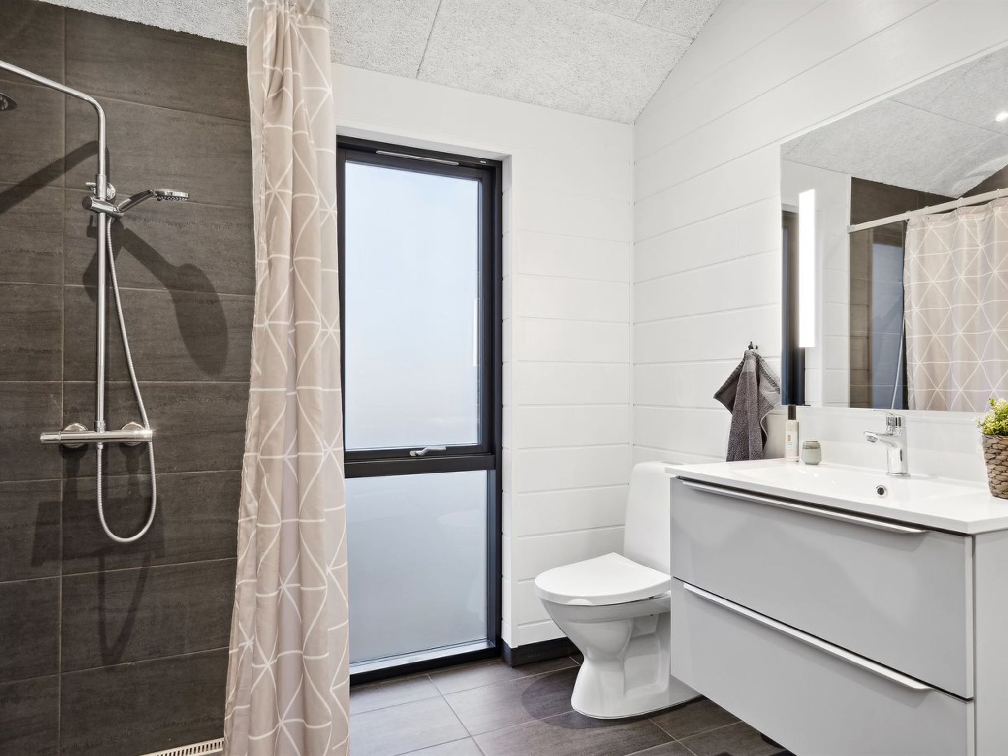 "Skakke" - 900m from the sea-Inside