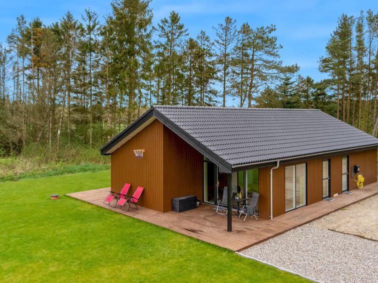 "Herwarth" - 2.3km from the sea", huis 3-kamers 115 m2. Het objekt is geschikt voor 6 volwassenen. Woonkamer met TV. 1 kamer met 1 2-pers bed. 1 kamer met 1 2-pers bed. 1 kamer met 1 2-pers bed. Keuke..