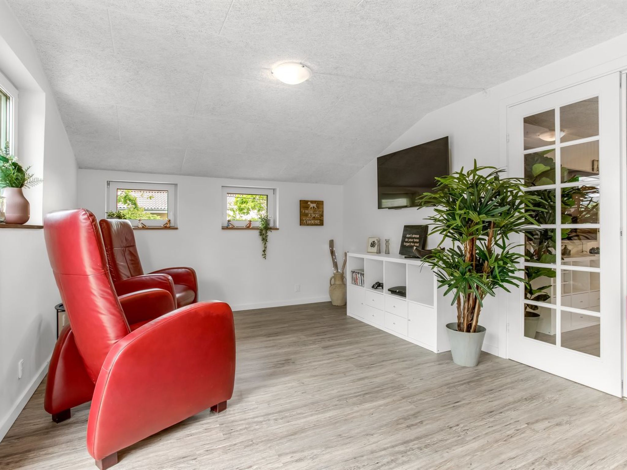 "Dorothea" -  from the sea-Drinnen