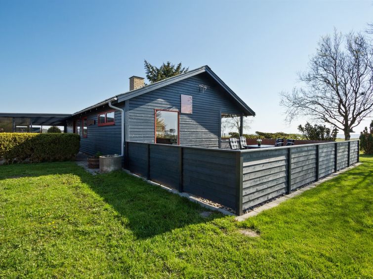 "Atena" - 200m from the sea", 3-Zimmer-Haus 81 m2. Objekt geeignet für 6 Erwachsene. Wohnzimmer mit TV. 1 Zimmer mit 1 Doppelbett. 1 Zimmer mit 1 Doppelbett. 1 Zimmer mit 1 Doppeldiwanbett und 1 Dopp..