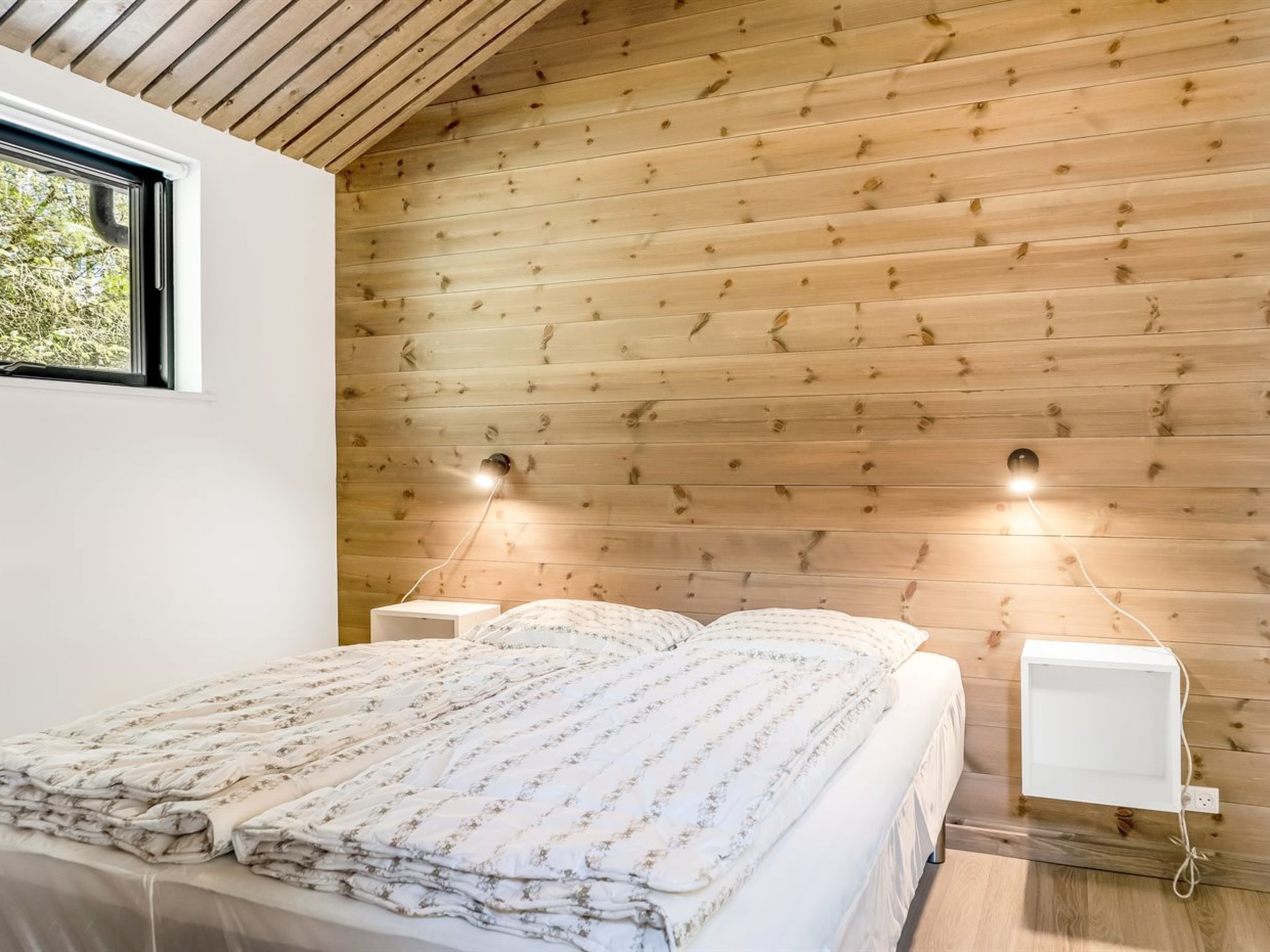 "Arbnora" -  from the sea-Binnen