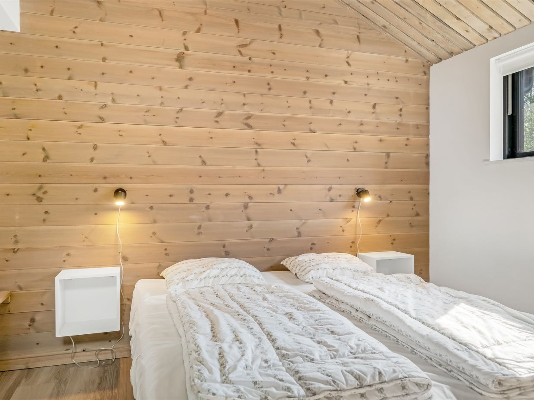 "Arbnora" -  from the sea-Binnen