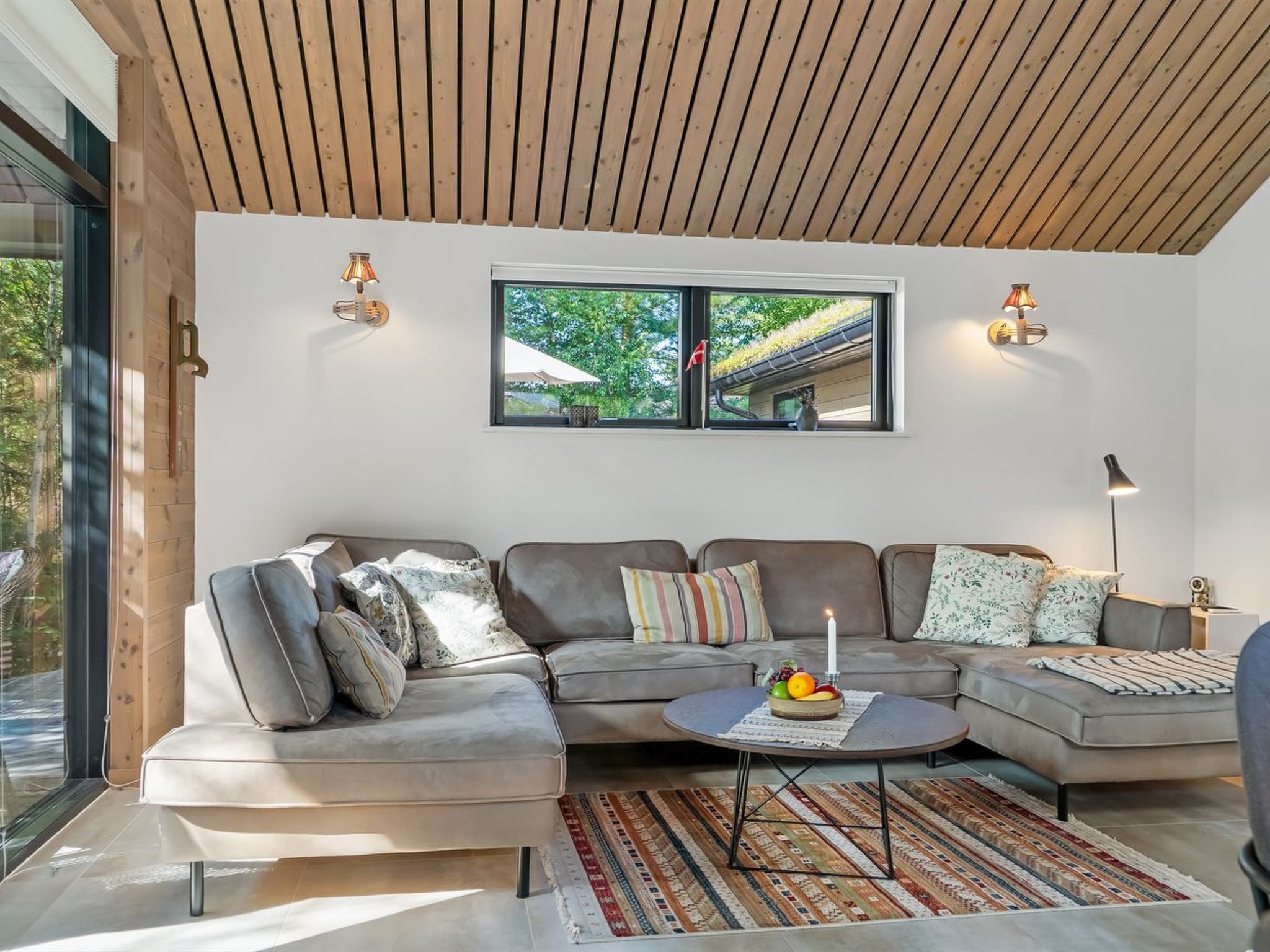 "Arbnora" -  from the sea-Binnen