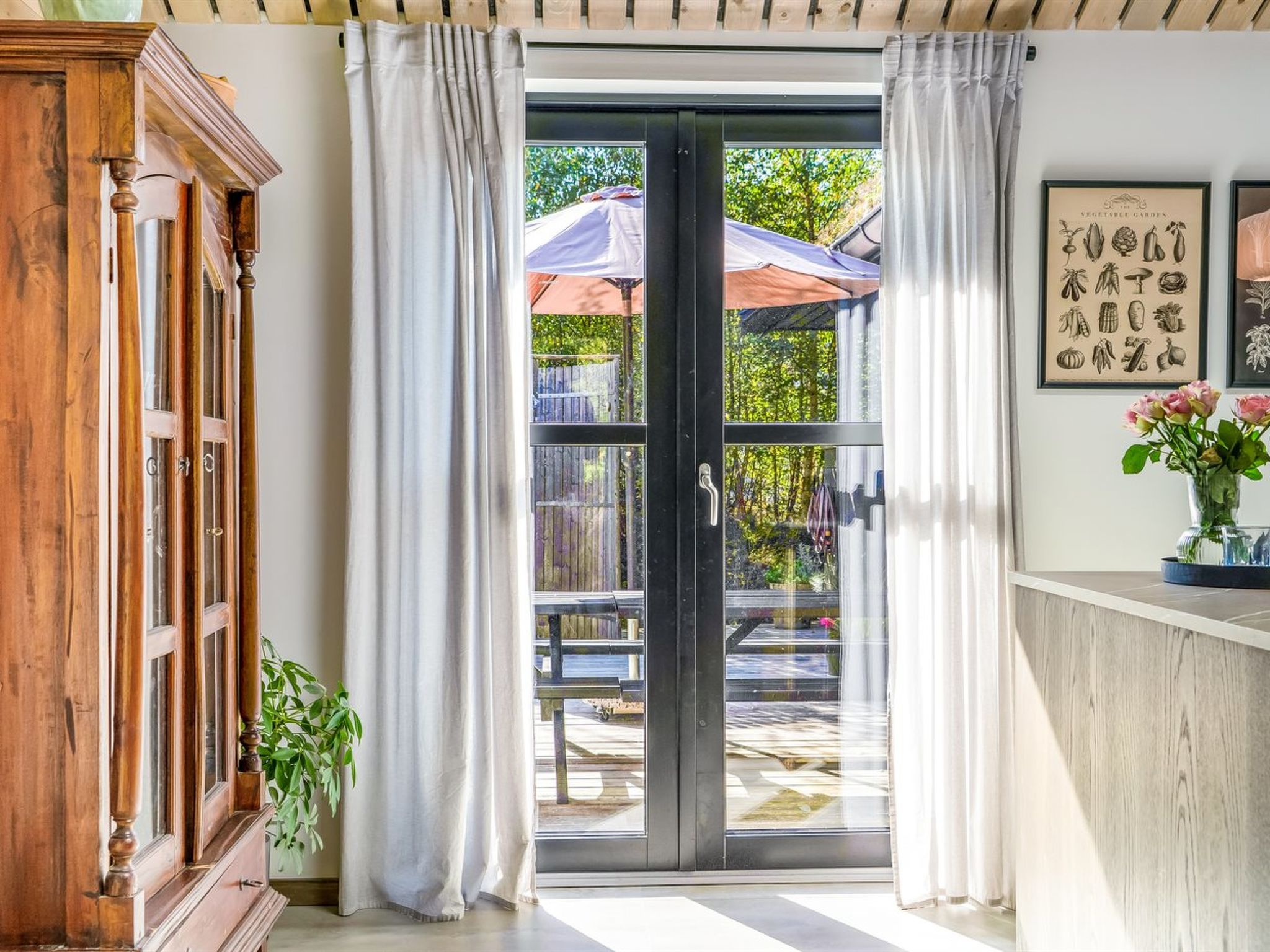 "Arbnora" -  from the sea-Binnen