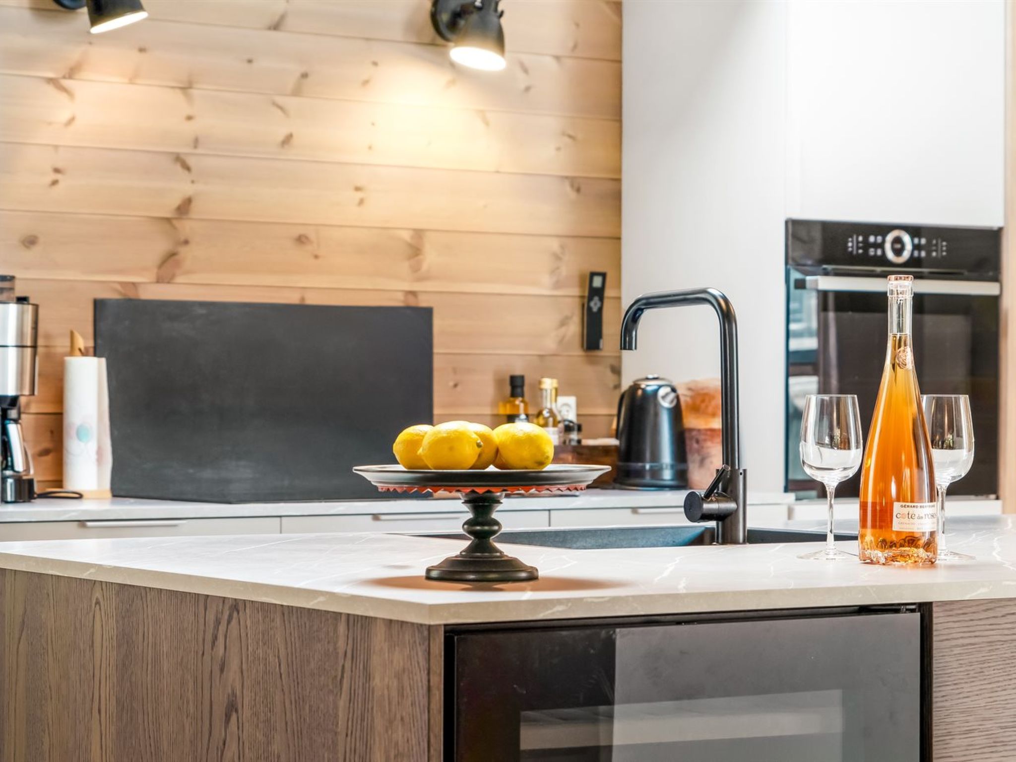 "Arbnora" -  from the sea-Binnen