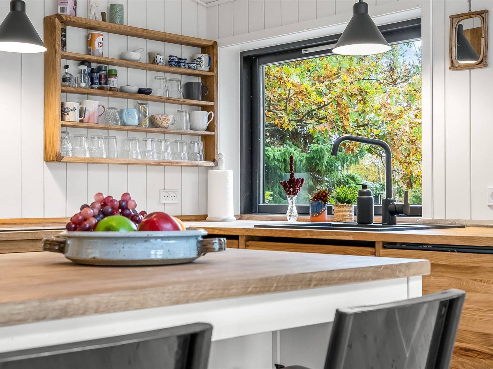 "Sofija" -  from the sea-Drinnen