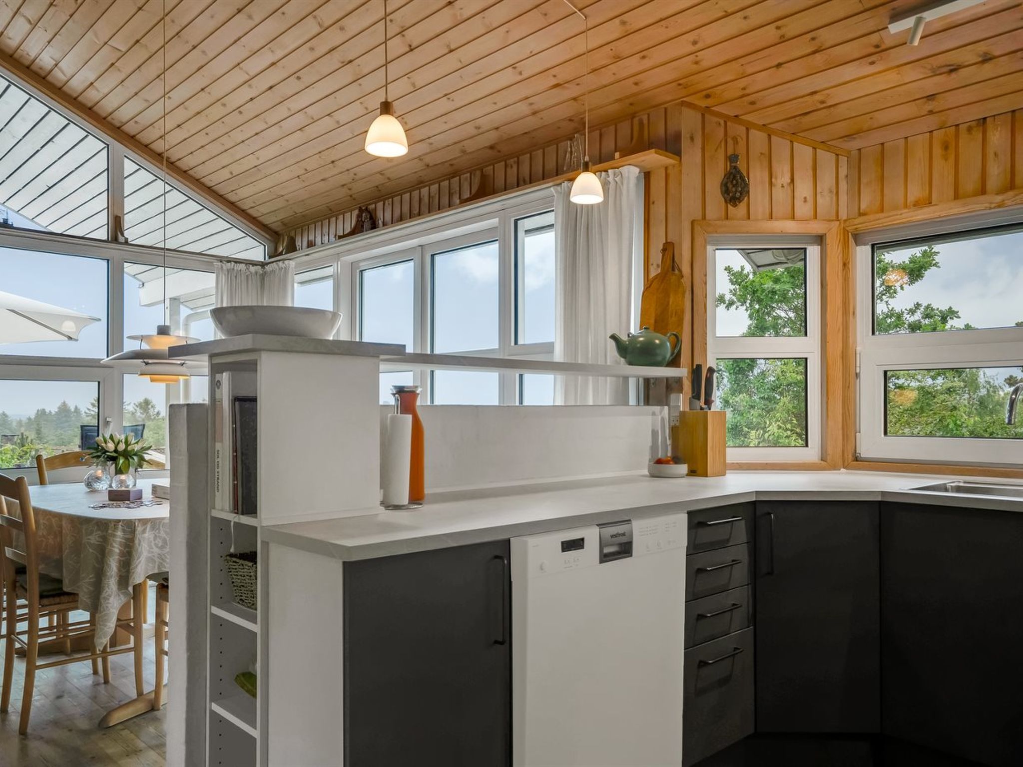 "Jaakob" - 4km from the sea - Binnen
