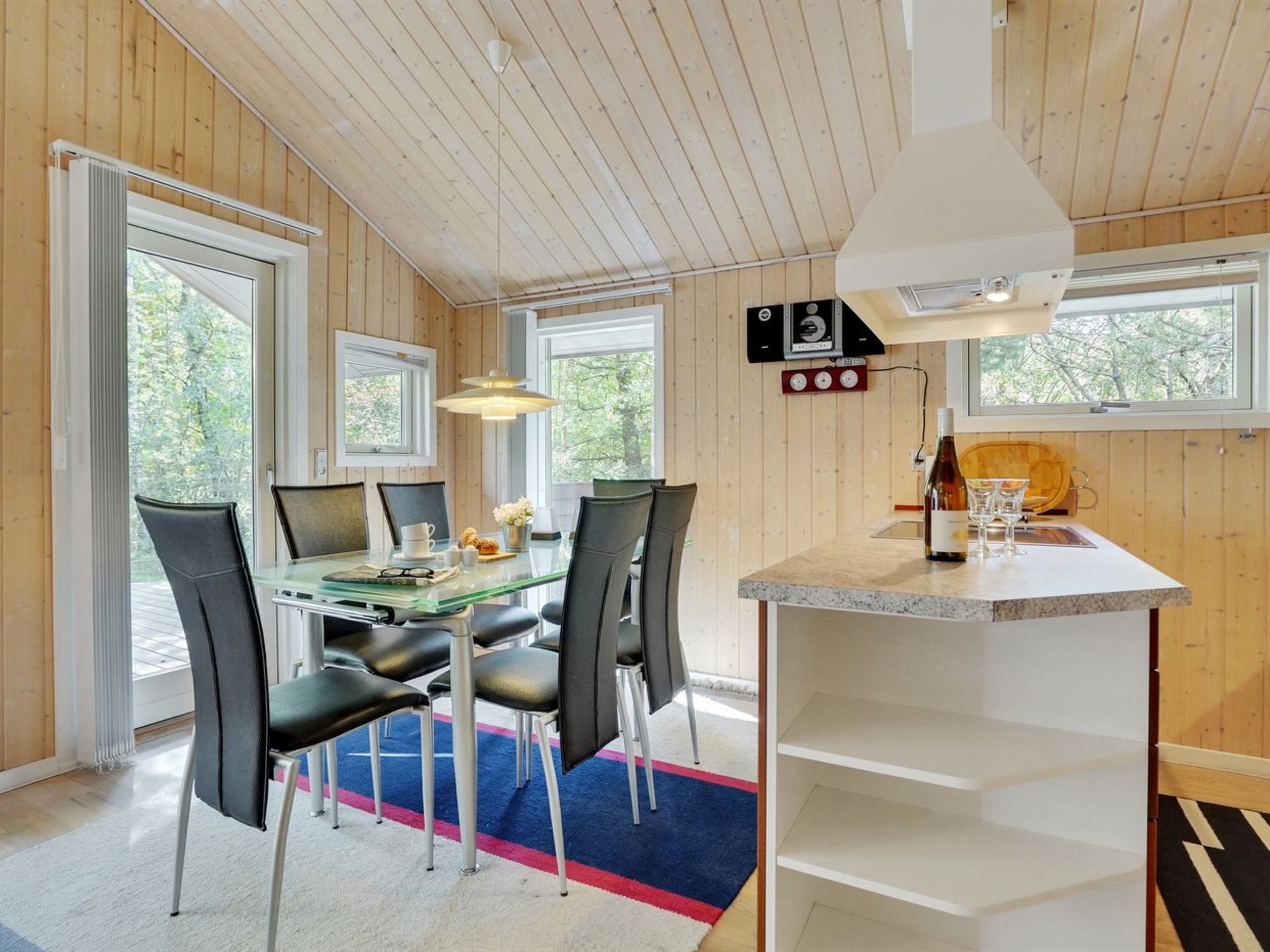 "Jussi" - 3.5km from the sea - Binnen