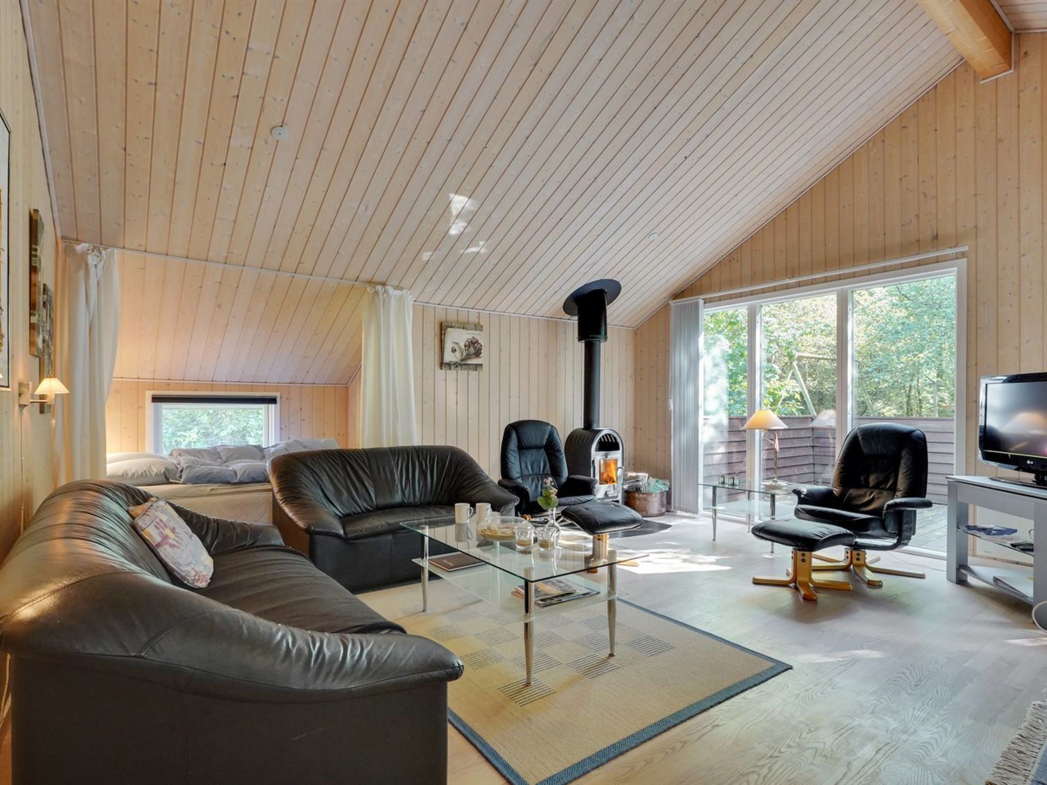 "Jussi" - 3.5km from the sea - Binnen