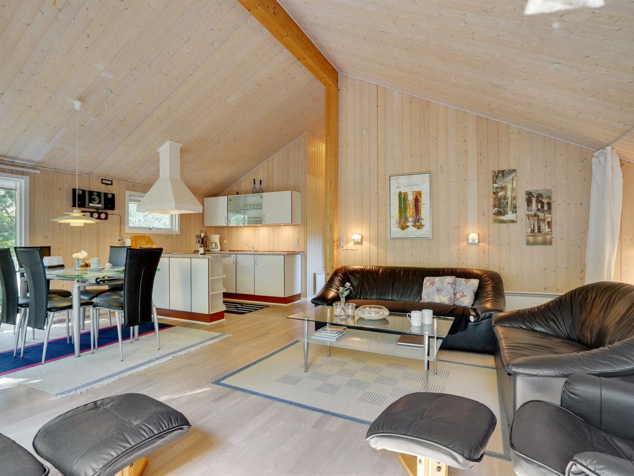 "Jussi" - 3.5km from the sea - Binnen