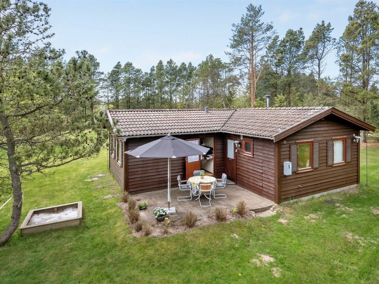 Gezellig vakantiehuis in Brovst met open haard in Brovst