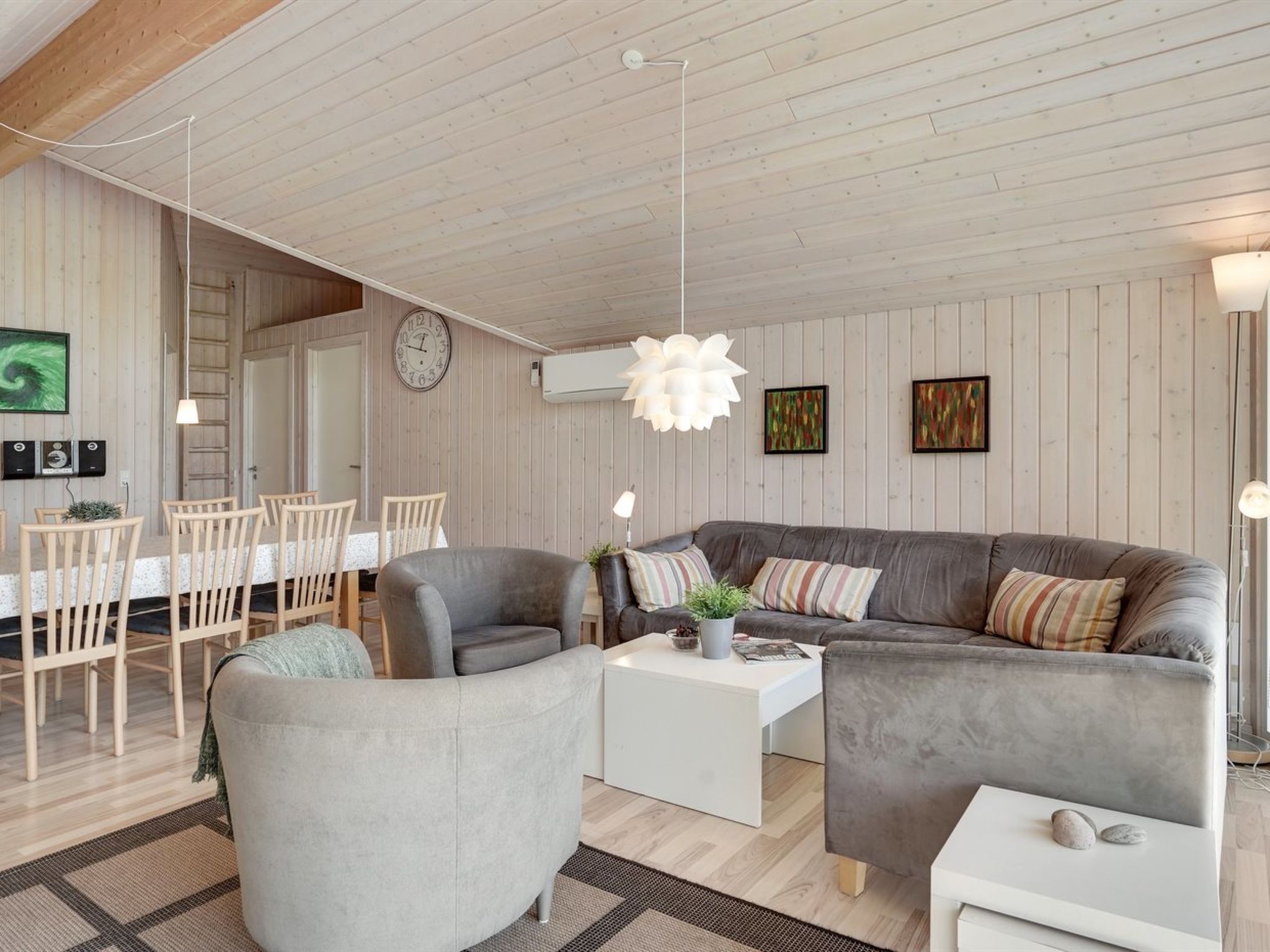 "Richard" - 4km from the sea - Inside
