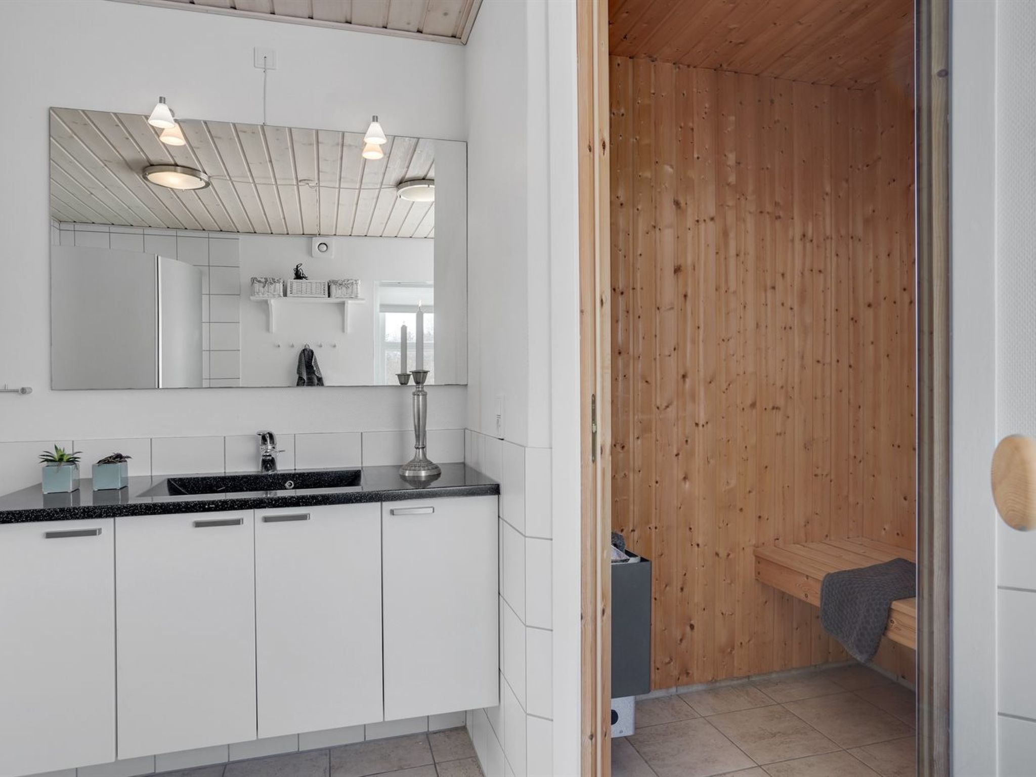 "Asel" - 4km from the sea - Binnen