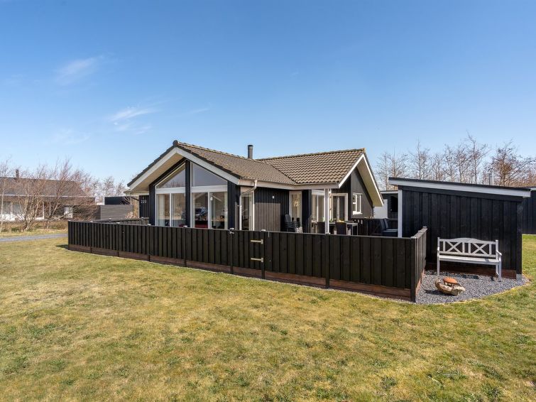 "Dorithea" - 3.5km from the sea", huis 3-kamers 91 m2. Het objekt is geschikt voor 6 volwassenen + 1 kinderen. Woonkamer met TV. 1 kamer met 1 2-pers bed. 1 kamer met 1 2-pers bed. 1 kamer met 1 2-per..