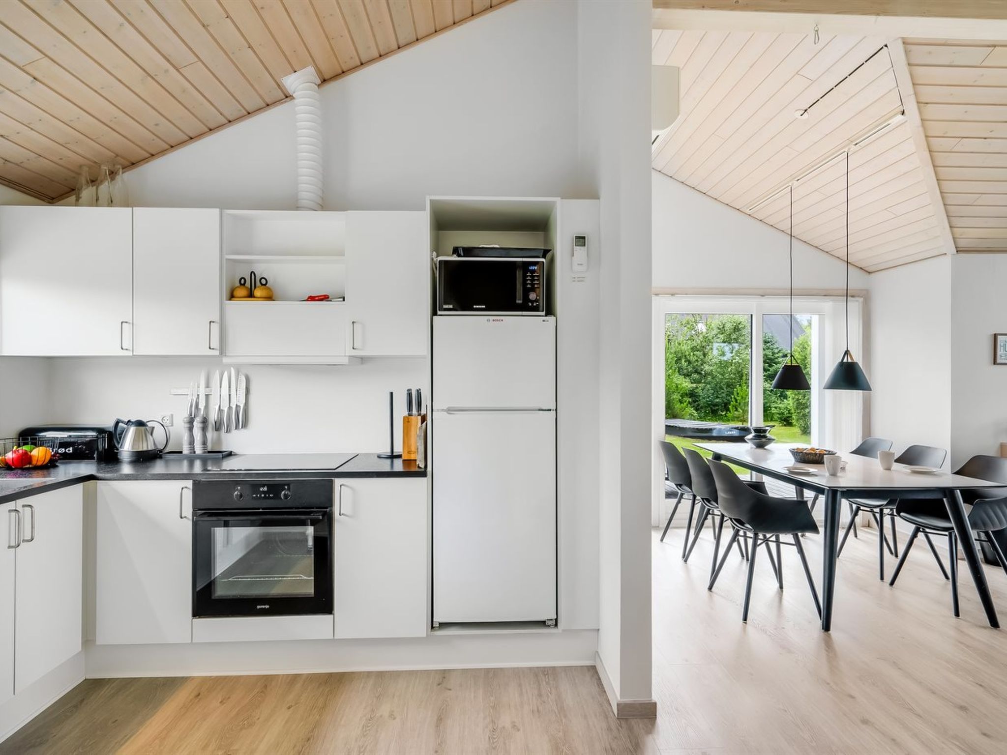 "Lissi" - 3.5km from the sea - Binnen