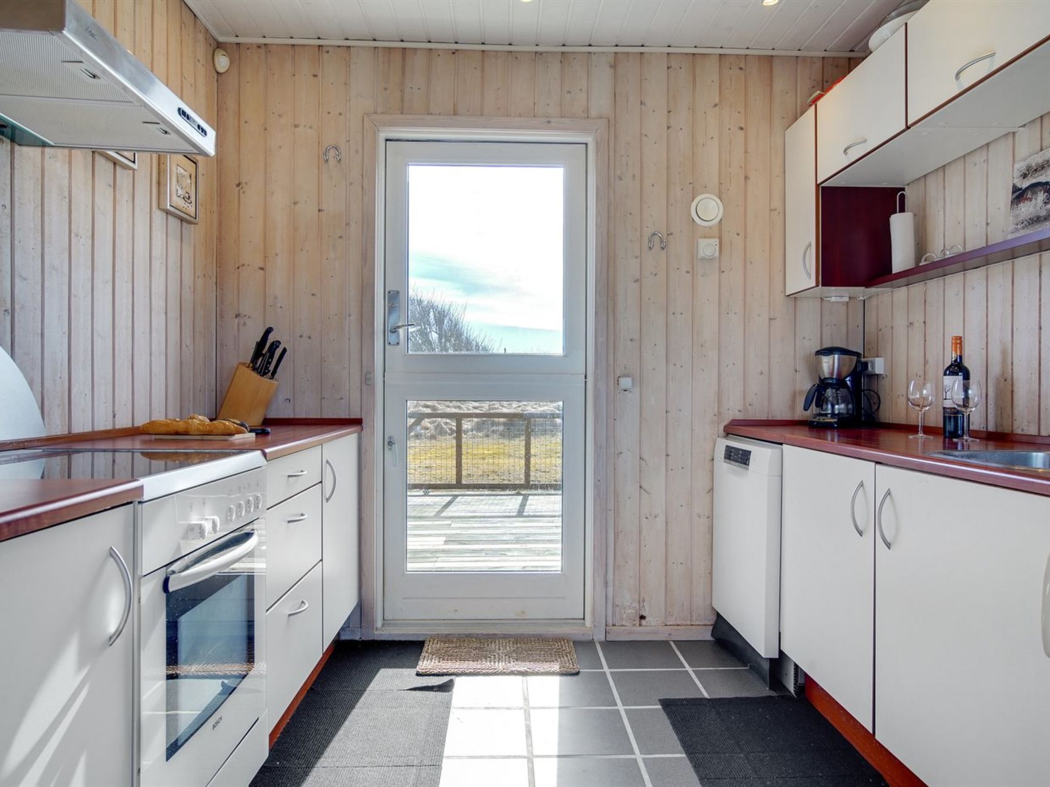 "Solveig" - 1.5km from the sea - Binnen