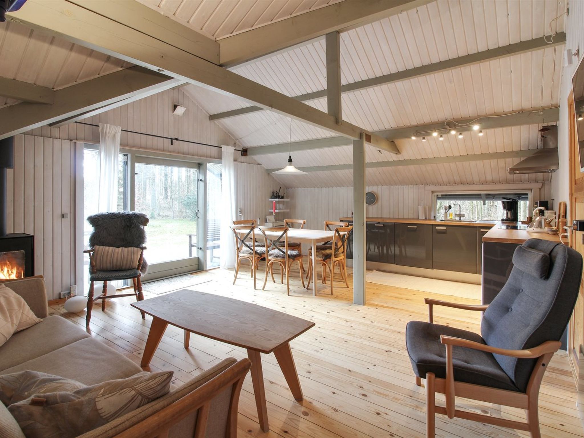 "Iskra" - 900m from the sea - Binnen