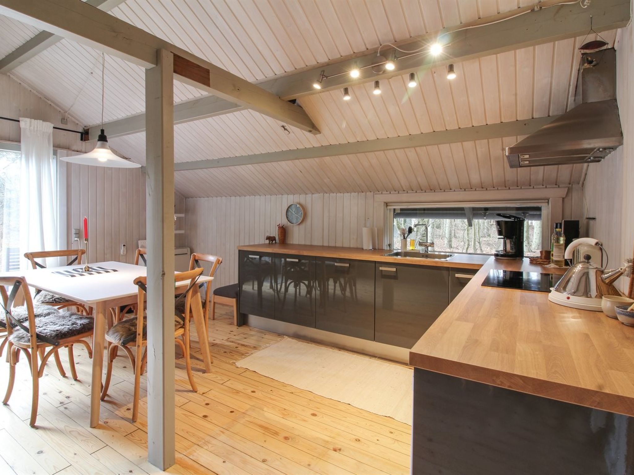 "Iskra" - 900m from the sea - Binnen