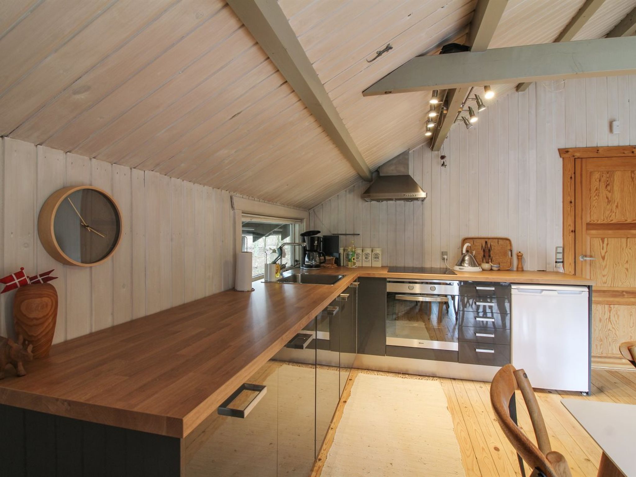 "Iskra" - 900m from the sea - Binnen