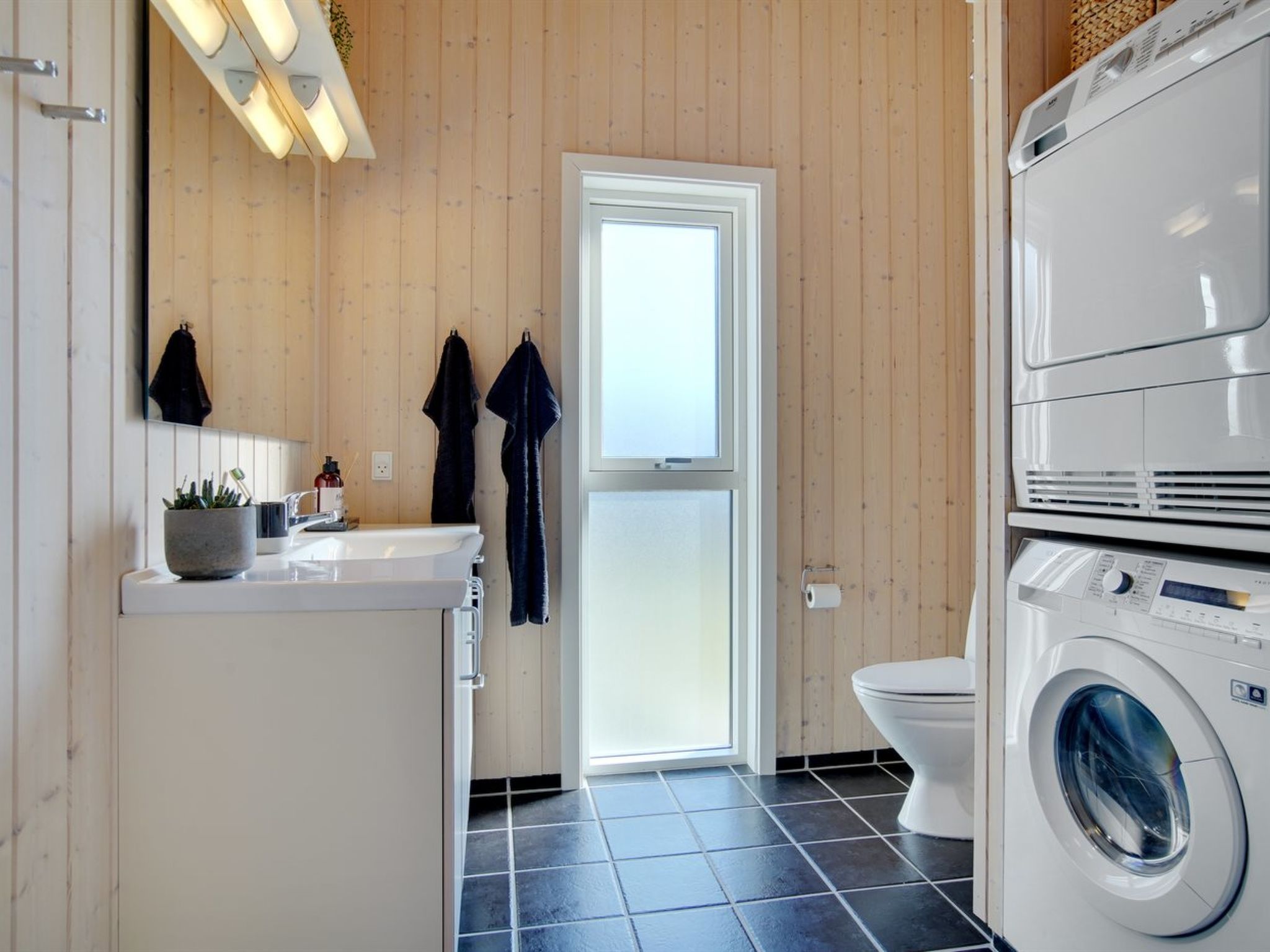 "Ulf" - 100m from the sea - Drinnen