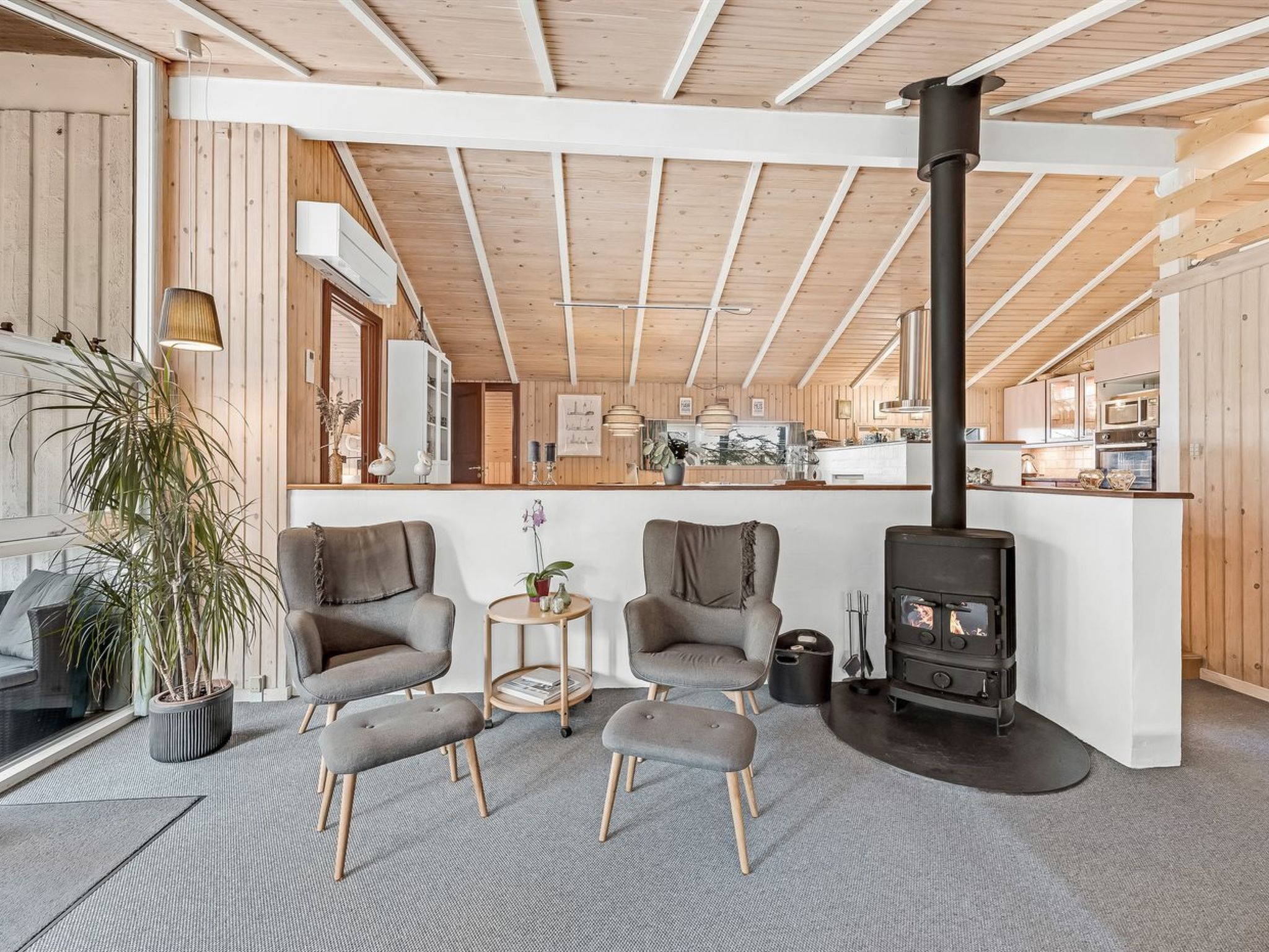 "Sunneva" - 1km from the sea - Binnen