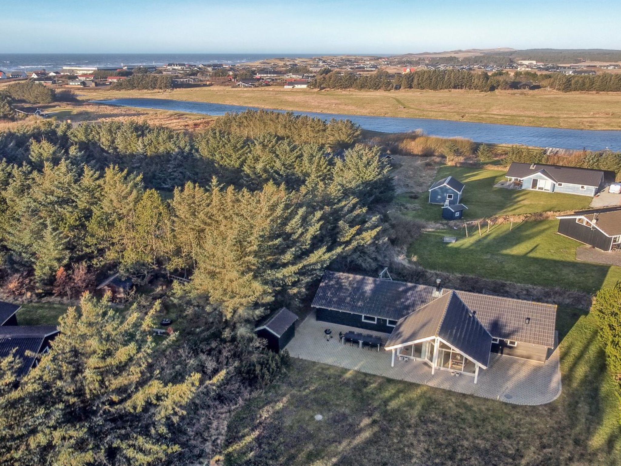 "Synnöve" - 550m from the sea - Buiten