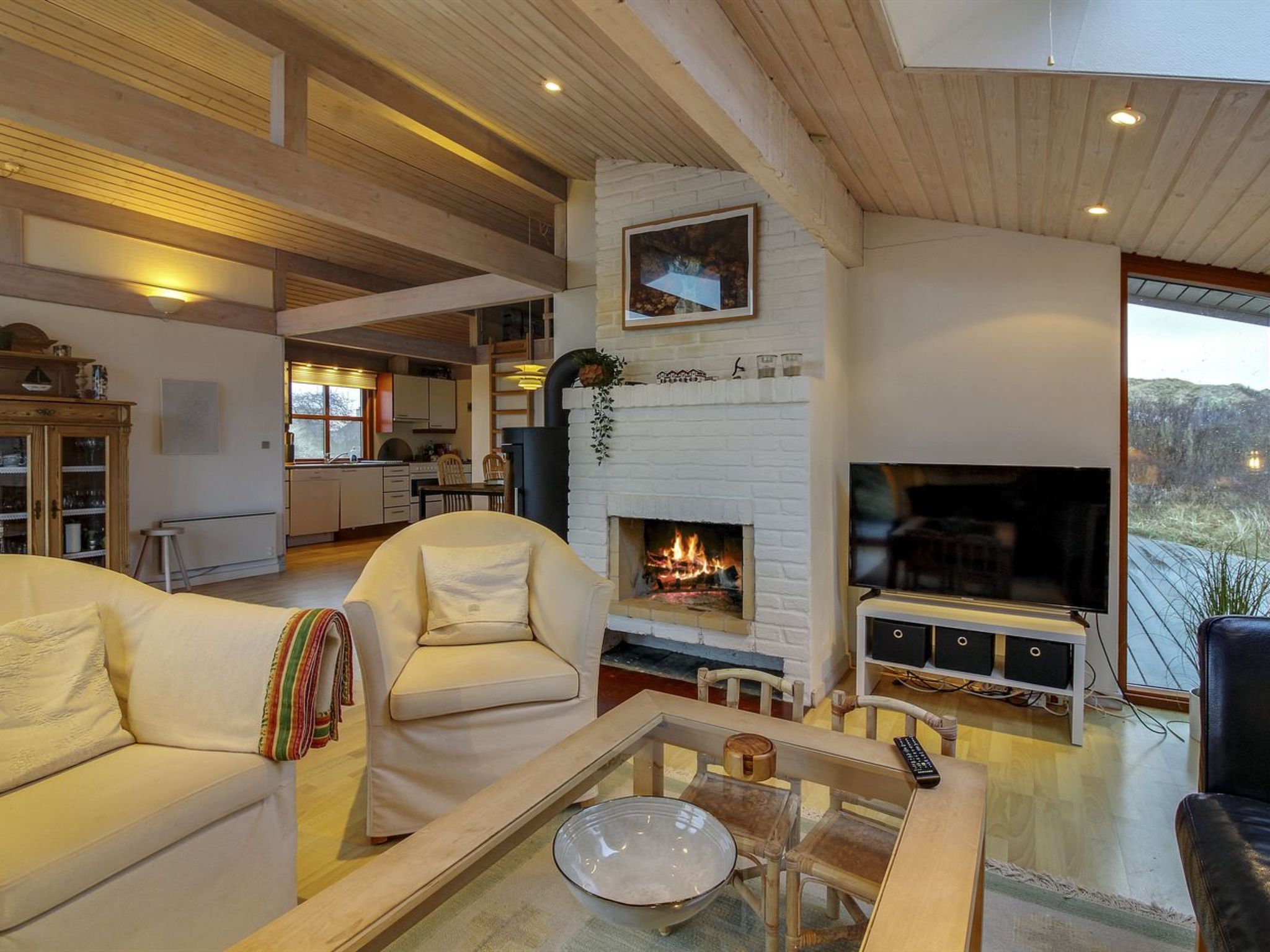 "Essie" - 250m from the sea-Inside