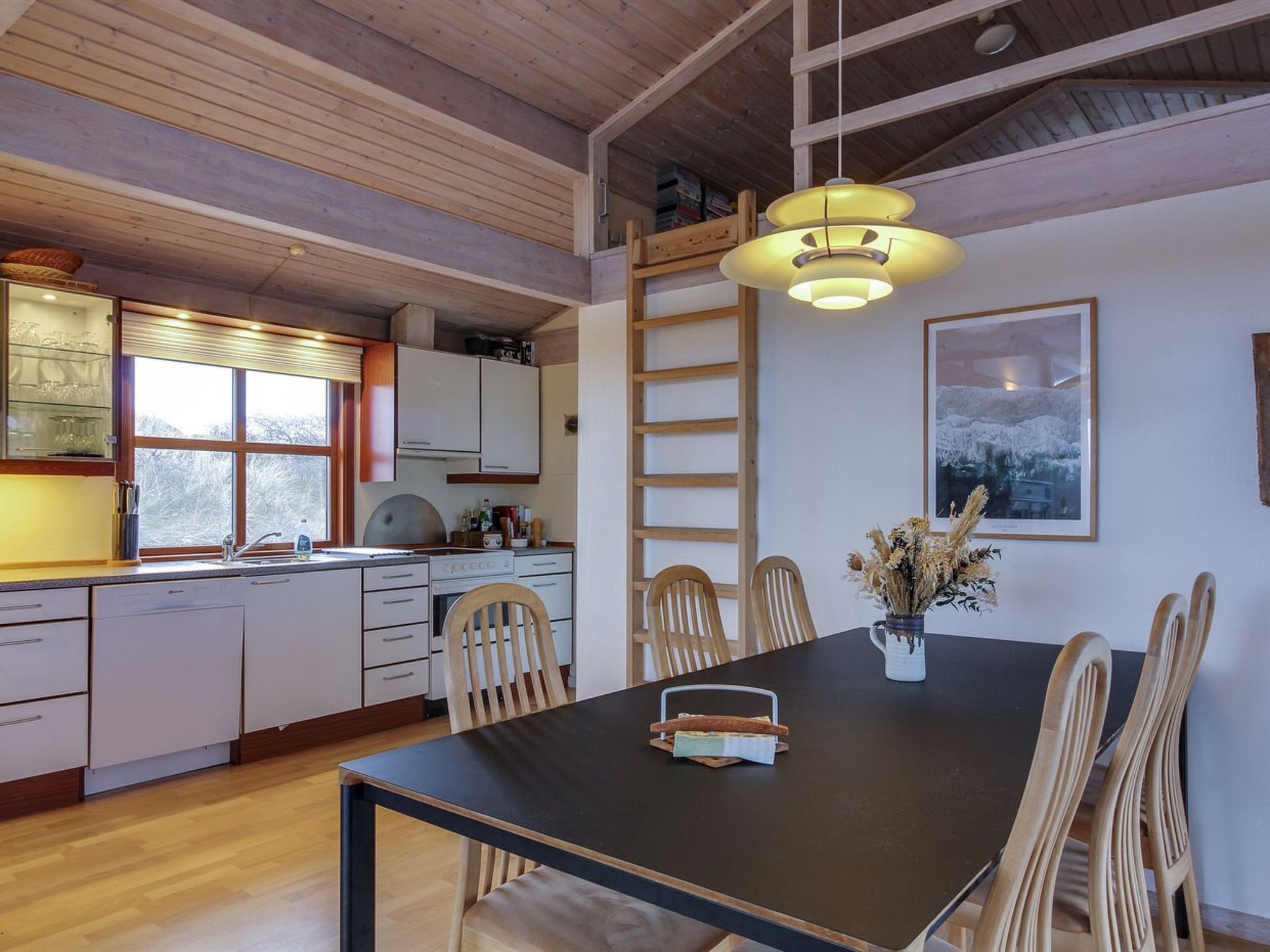 "Essie" - 250m from the sea-Inside