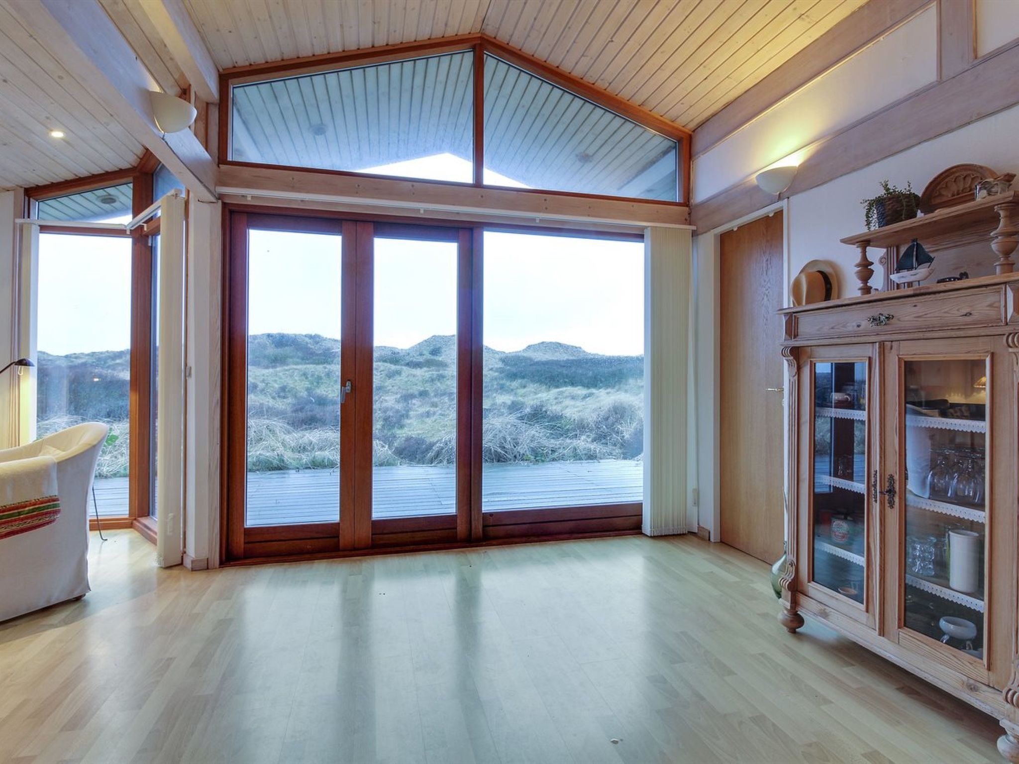 "Essie" - 250m from the sea-Inside