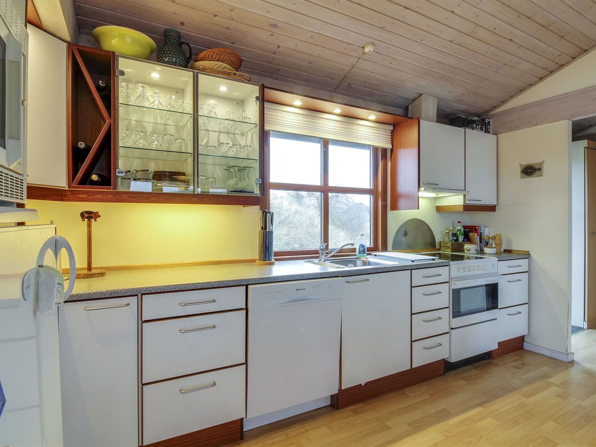 "Essie" - 250m from the sea-Inside