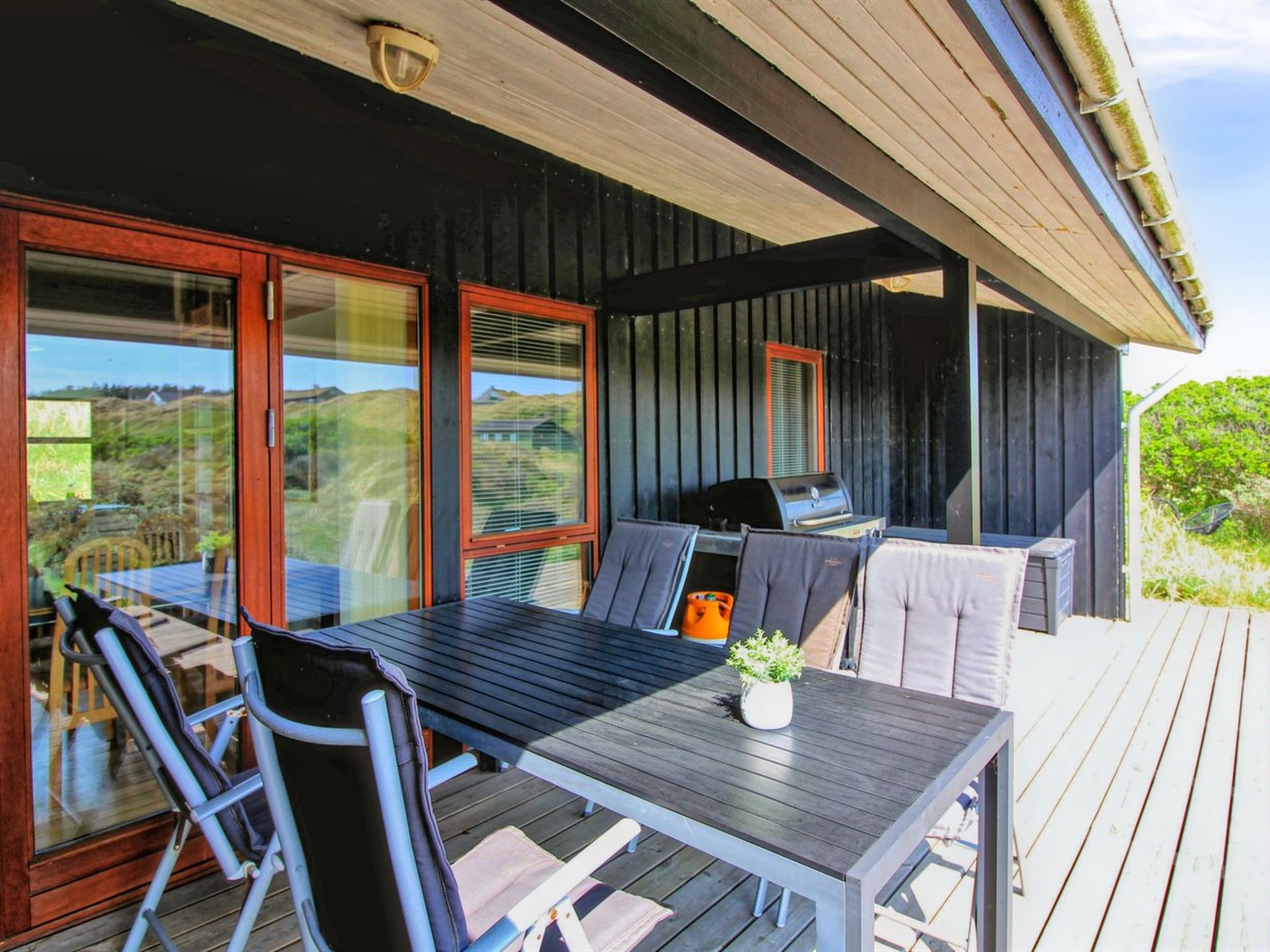 "Essie" - 250m from the sea-Outside