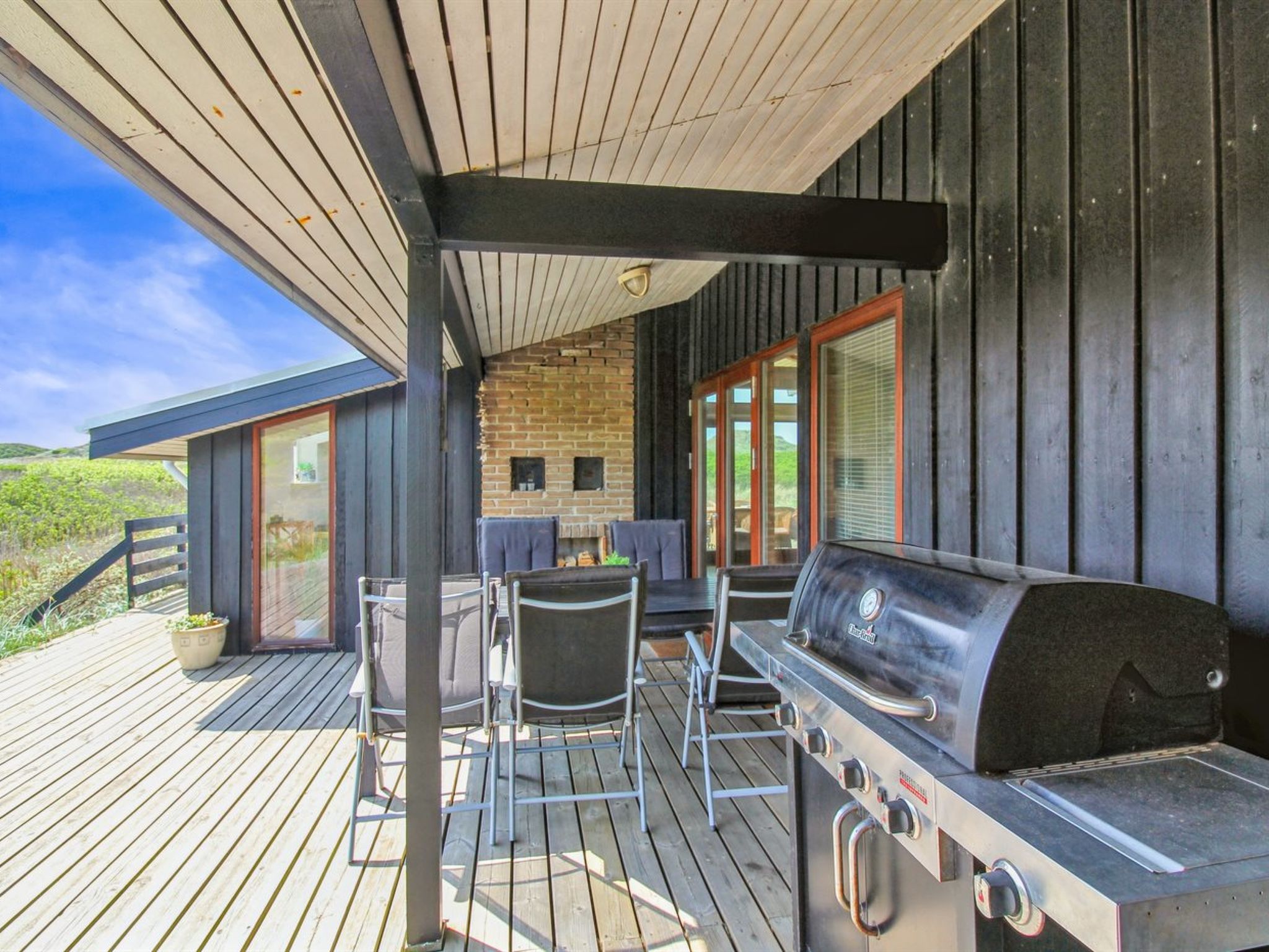 "Essie" - 250m from the sea-Outside