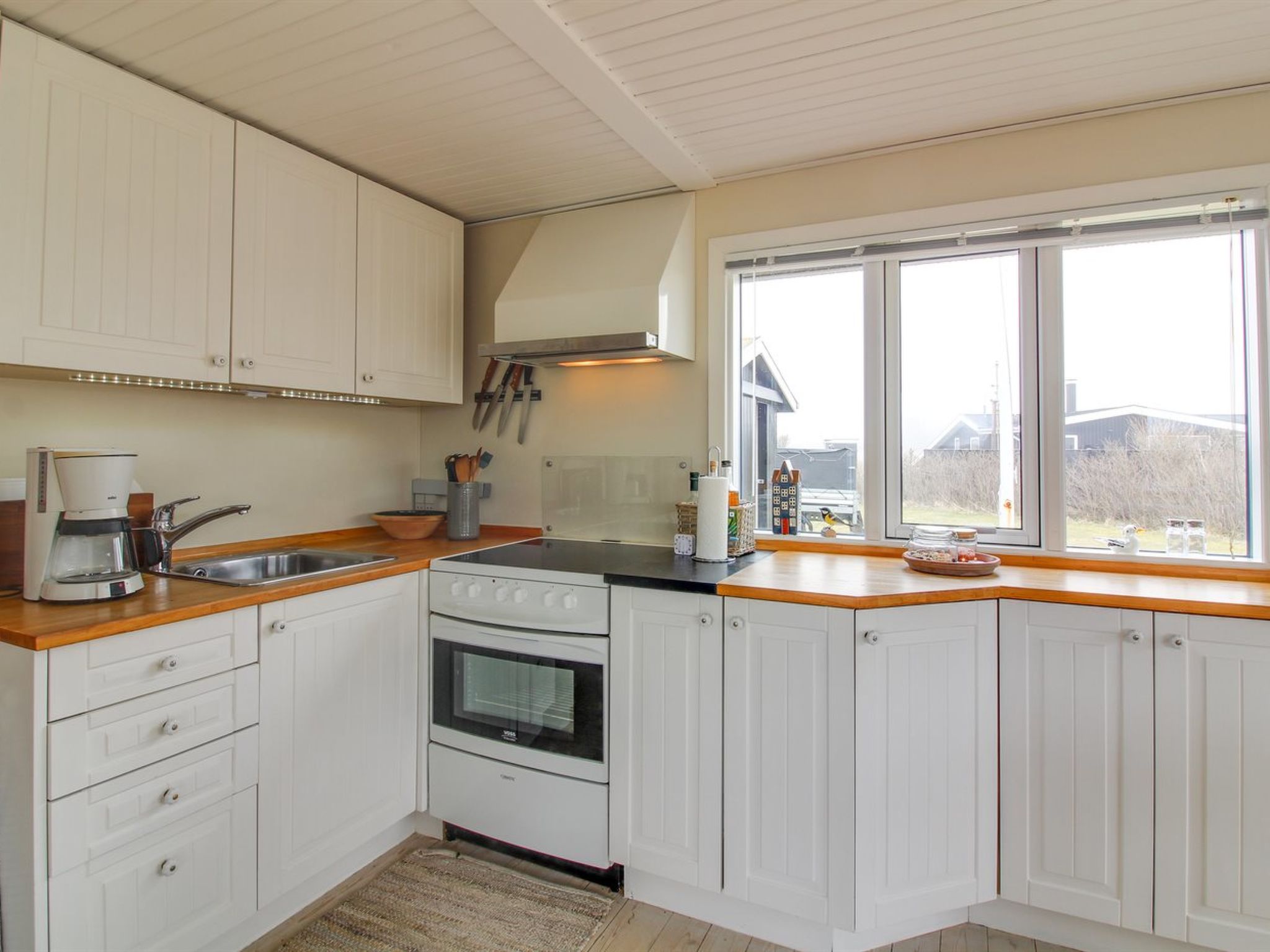 "Edvia" - 300m from the sea-Binnen
