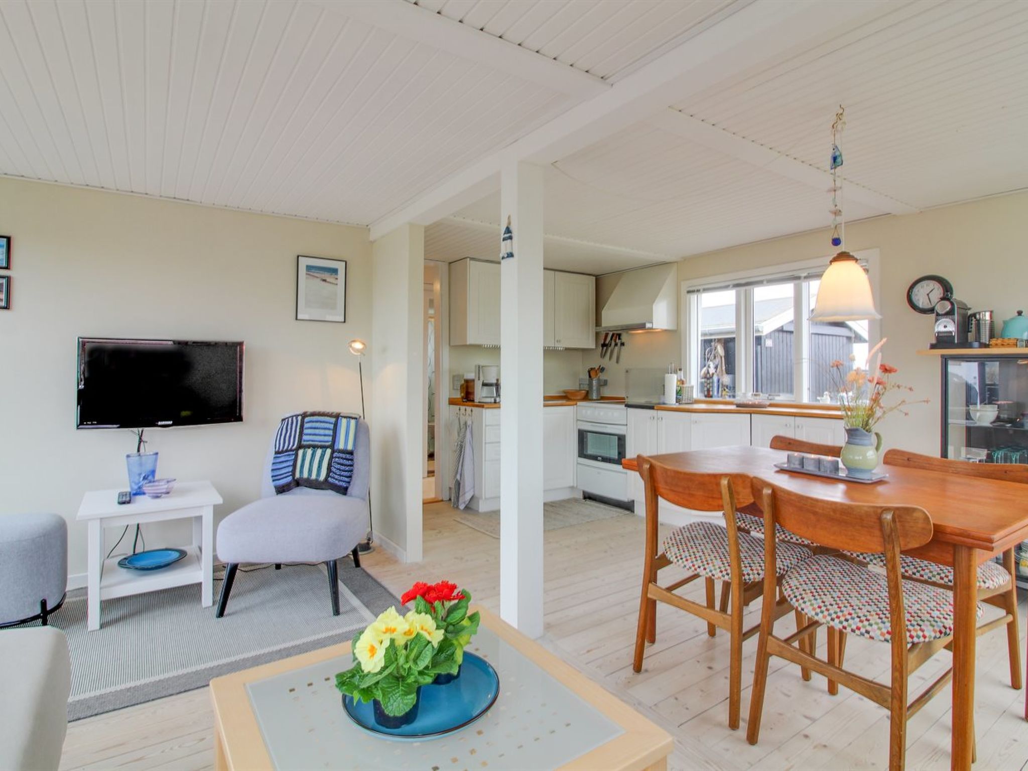 "Edvia" - 300m from the sea - Binnen