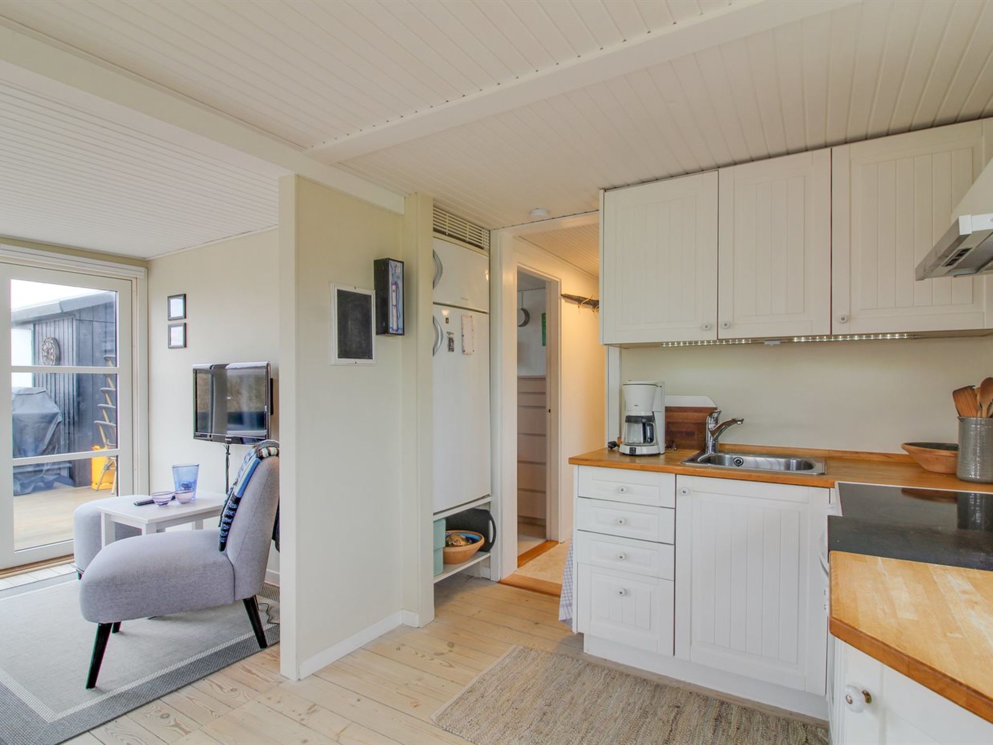 "Edvia" - 300m from the sea - Binnen