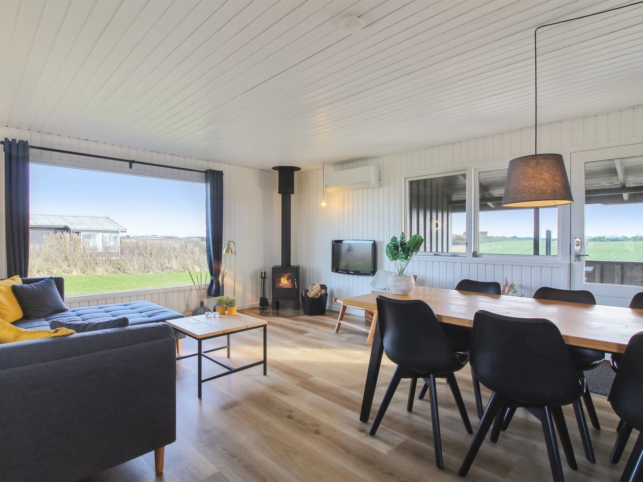 "Lok" - 450m from the sea - Binnen