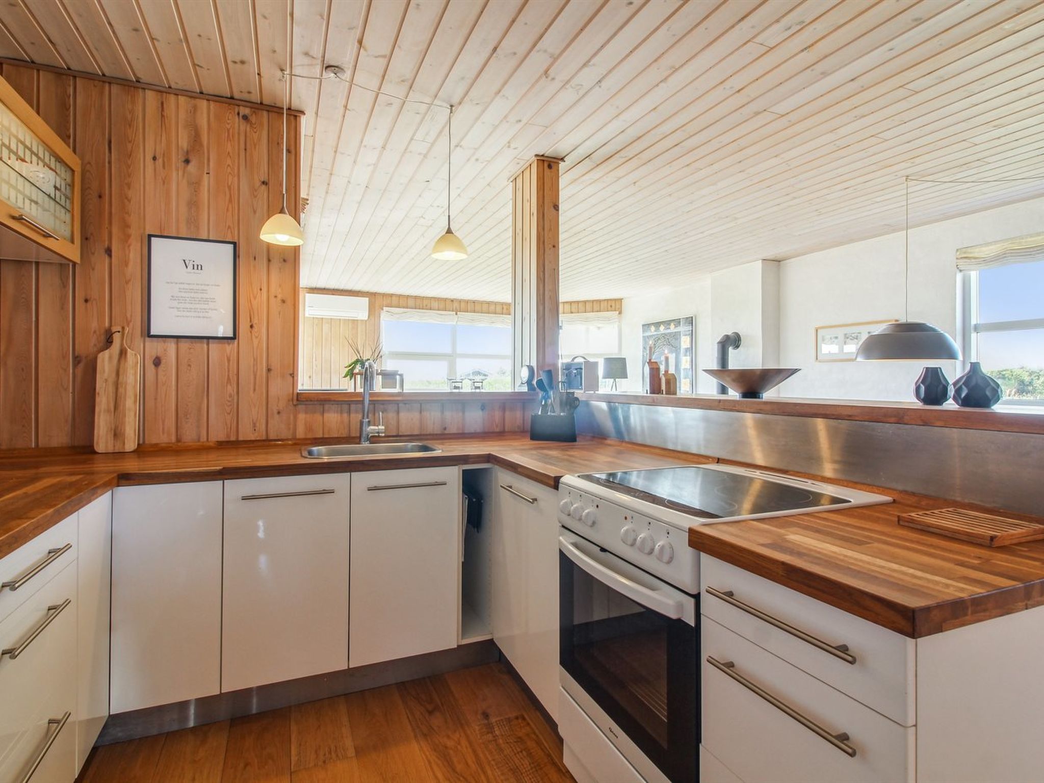 "Thomsen" - 475m from the sea