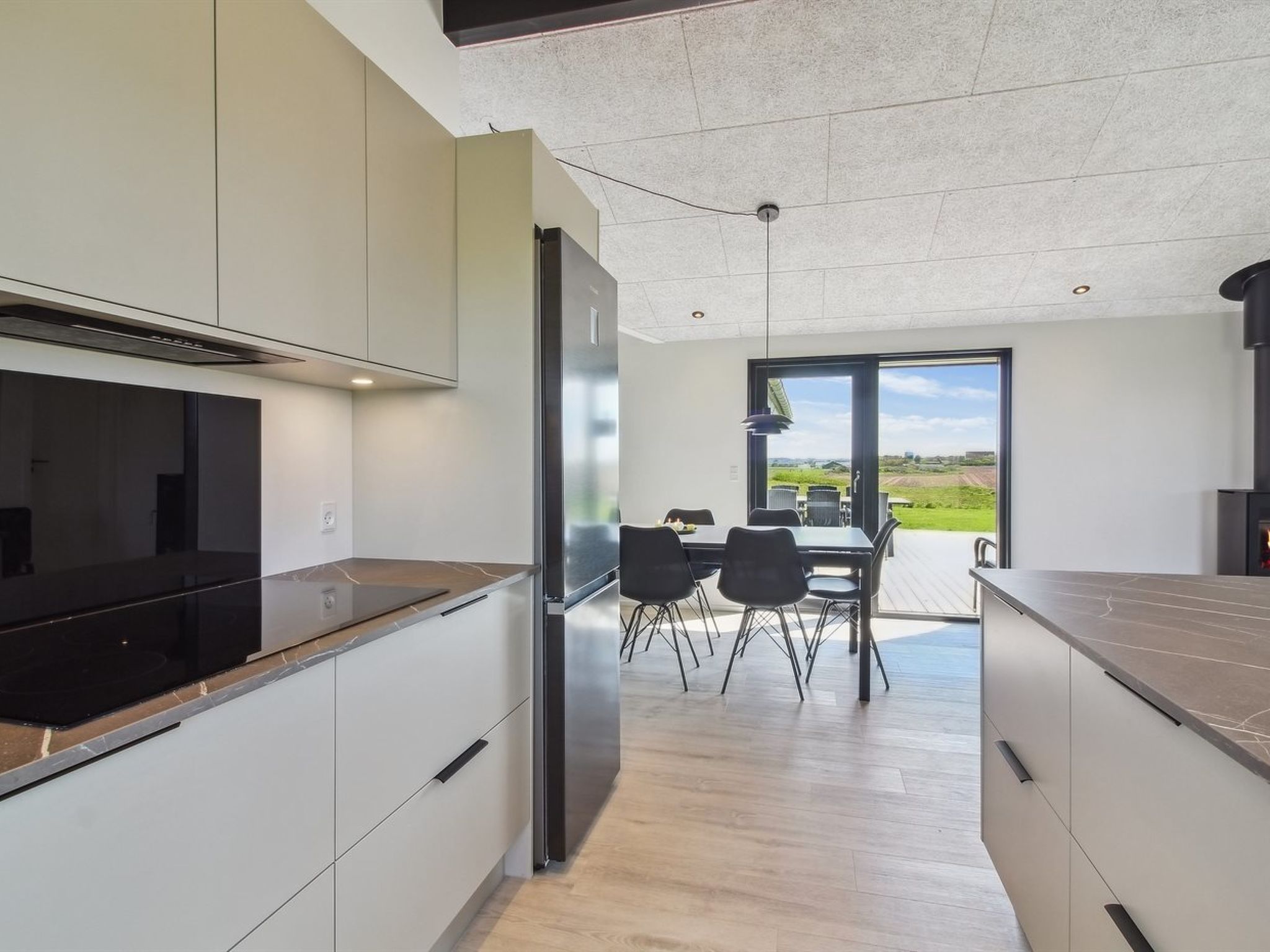 "Månviva" - 500m from the sea - Drinnen