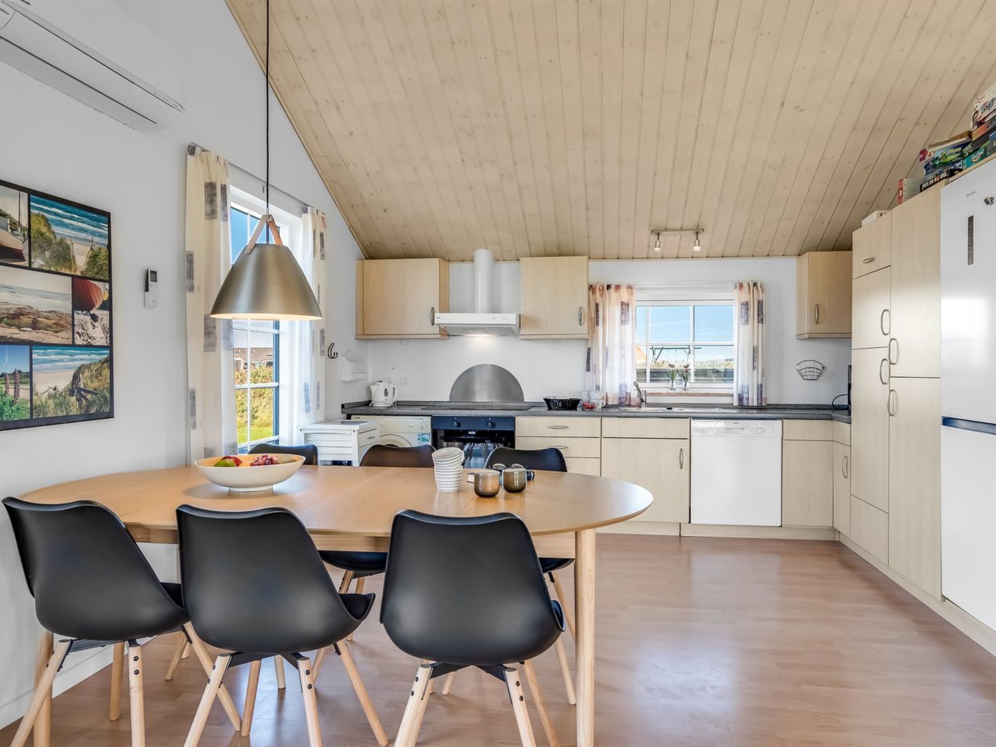 "Winona" - 600m from the sea-Inside