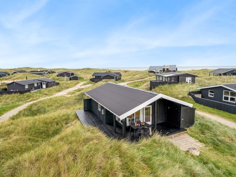 "Samson" - 150m from the sea", huis 2-kamers 52 m2. Het objekt is geschikt voor 4 volwassenen. Woonkamer met TV. 1 kamer met 1 2-pers bed. 1 kamer met 2 bedden. Keuken (oven, afwasmachine, 4 inductiek..