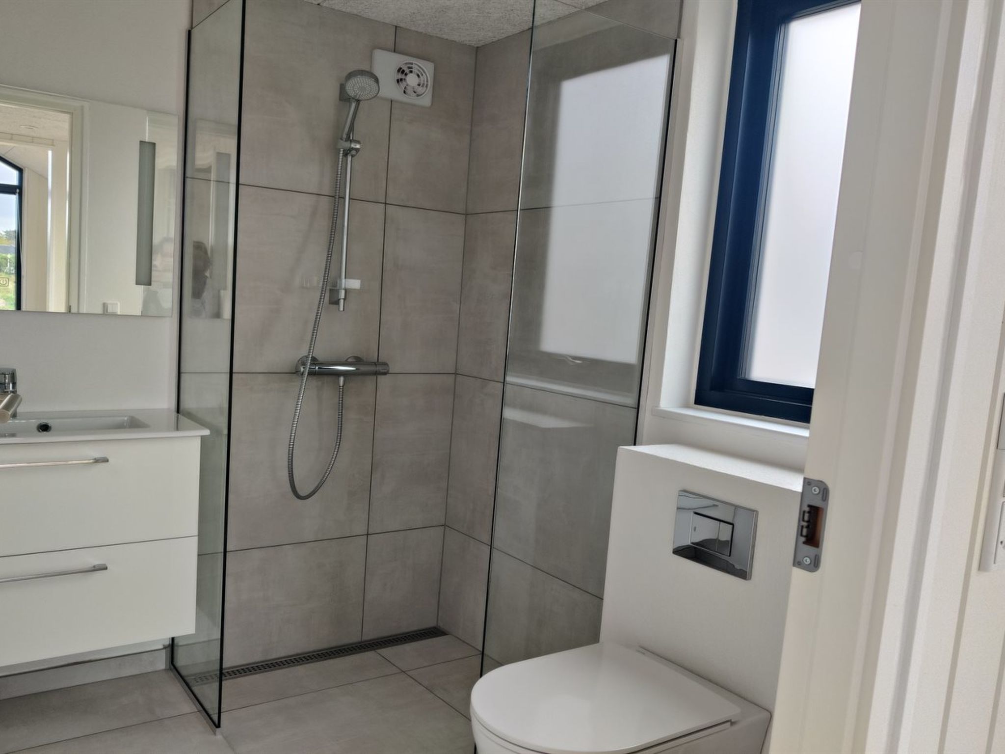 "Stenkil" - 1.2km from the sea-Binnen