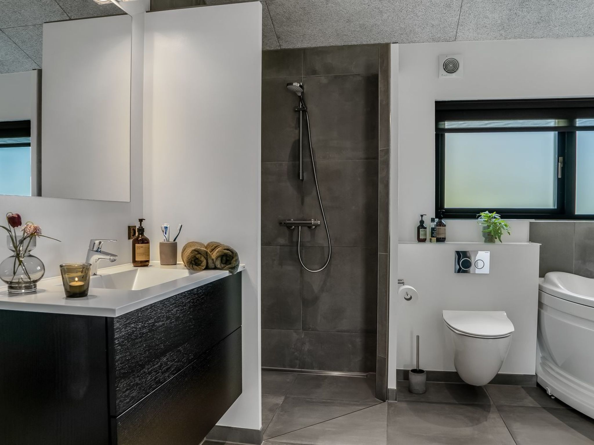 "Eriksine" - 750m from the sea-Binnen