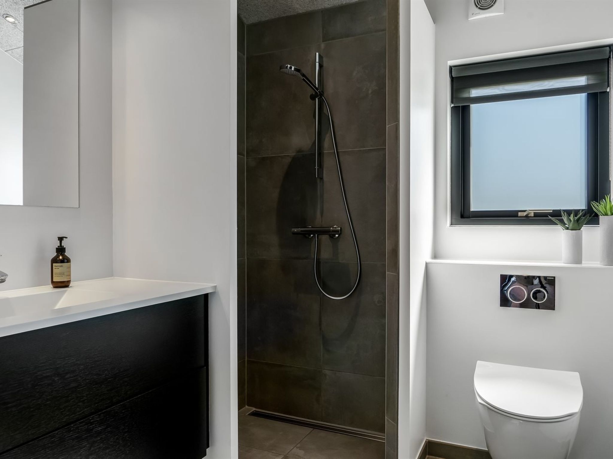 "Eriksine" - 750m from the sea-Binnen