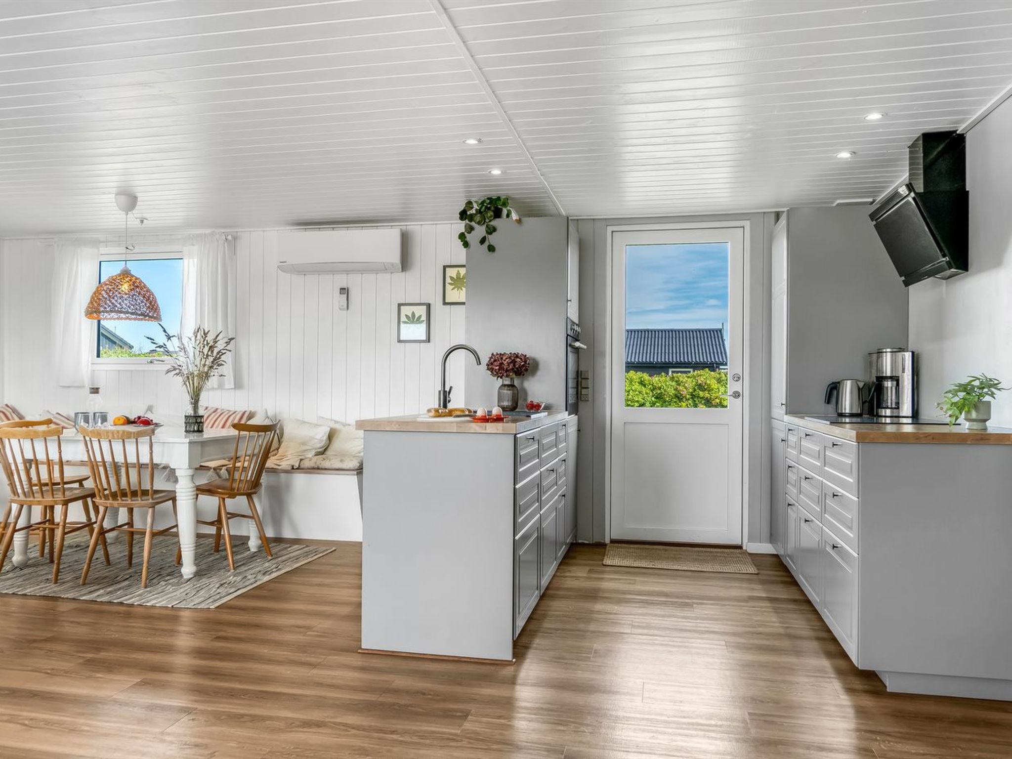 "Leonard" - 130m from the sea-Drinnen