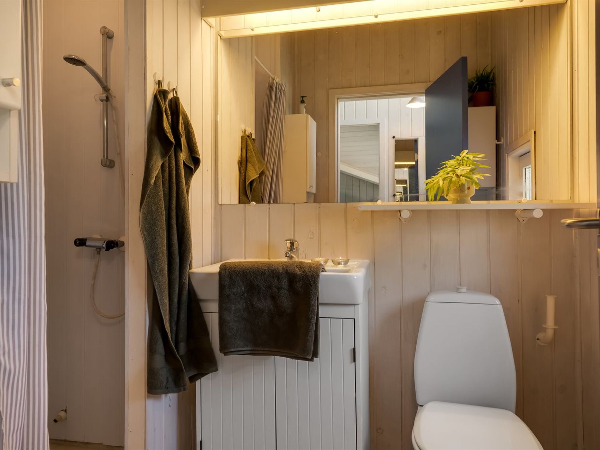 "Annvy" - 875m from the sea-Binnen