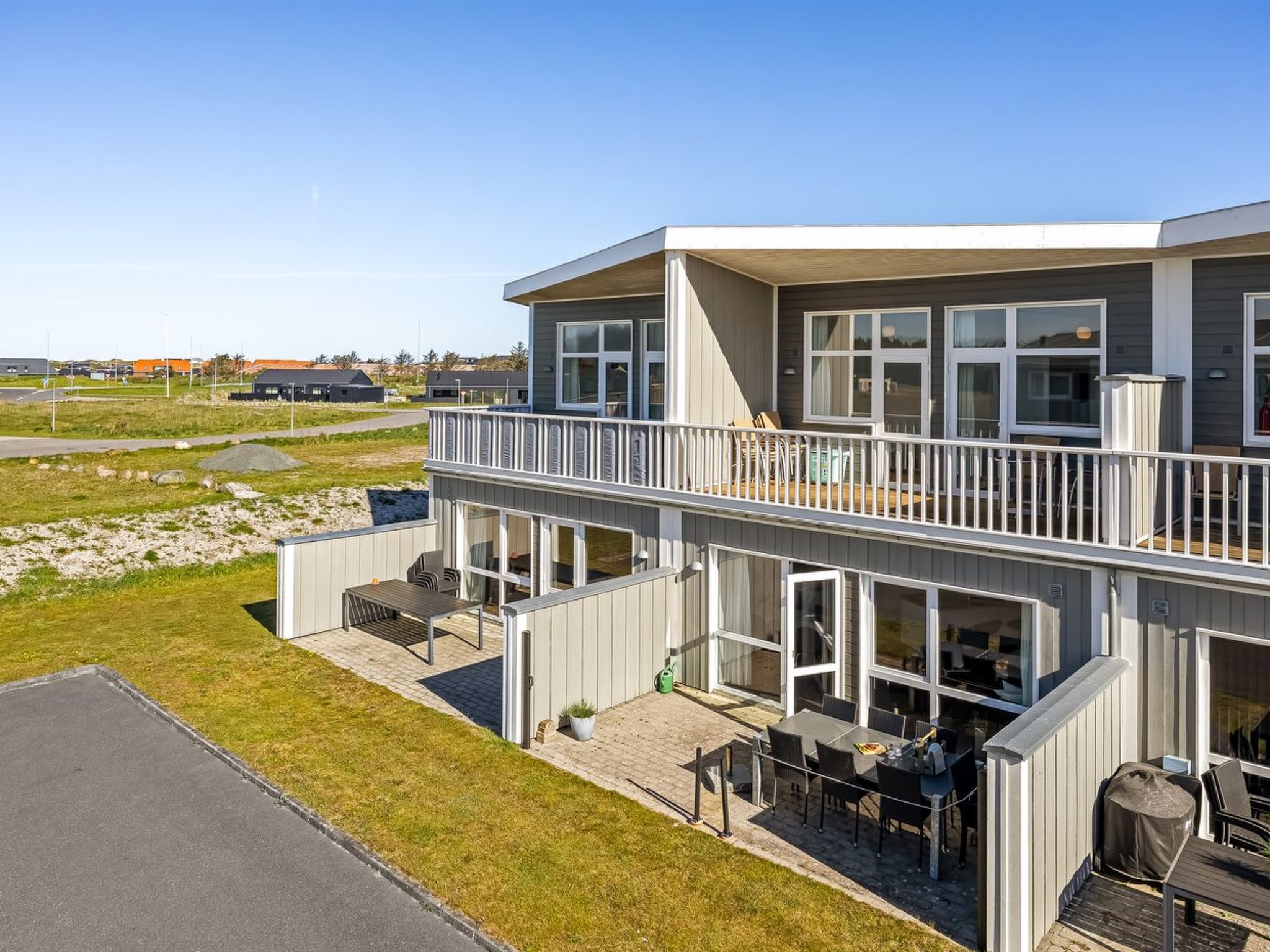 "Arise" - 700m from the sea - Buiten