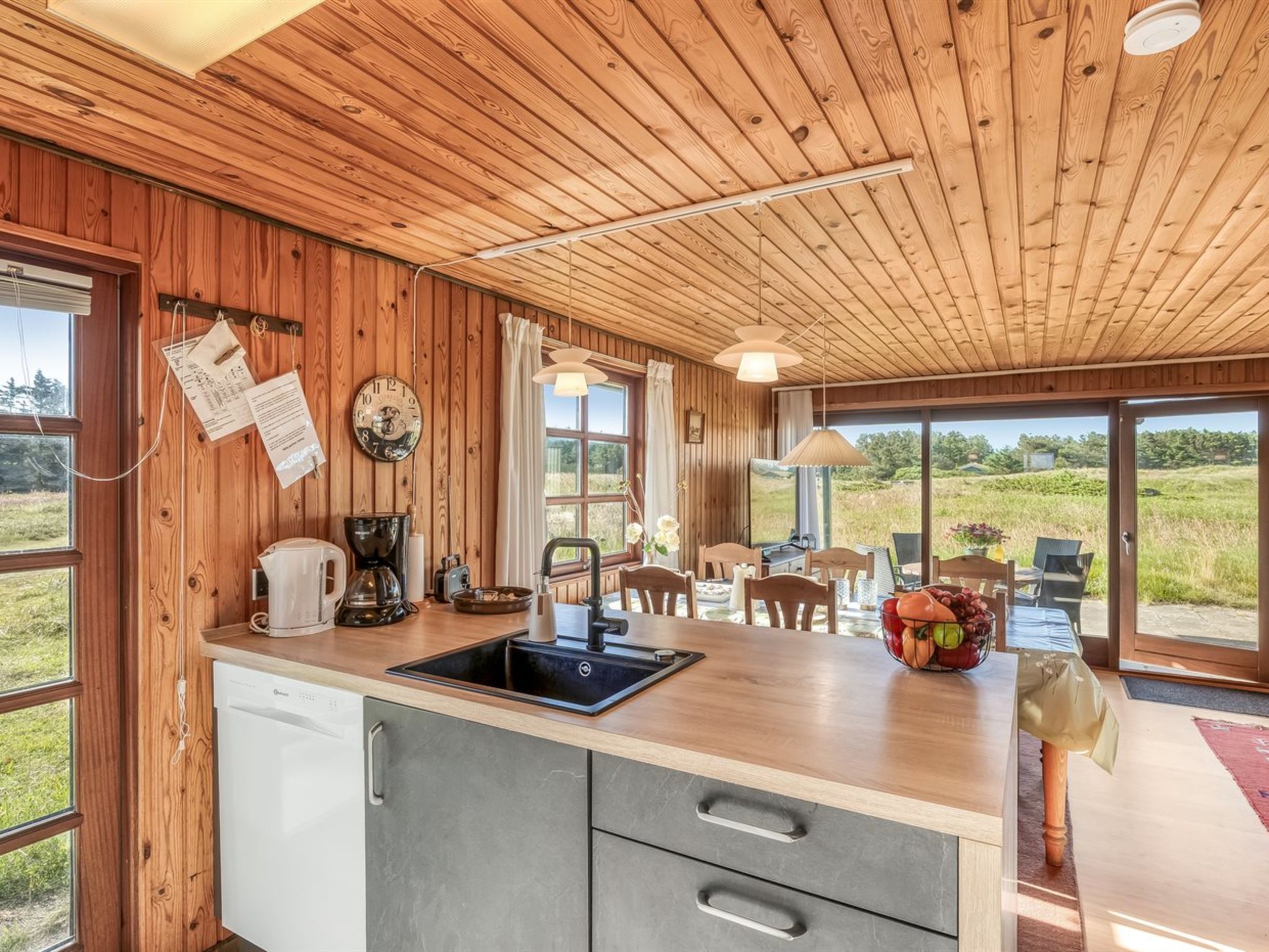 "Satu" - 1.5km from the sea - Binnen